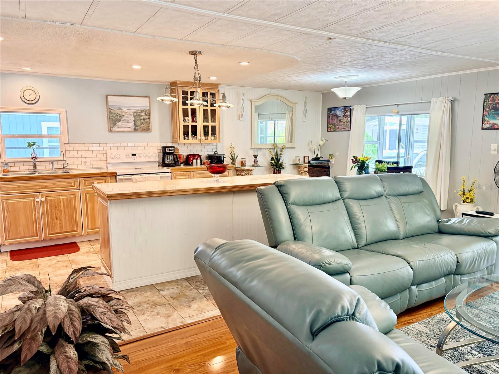 LAUREL ESTATES - Residential