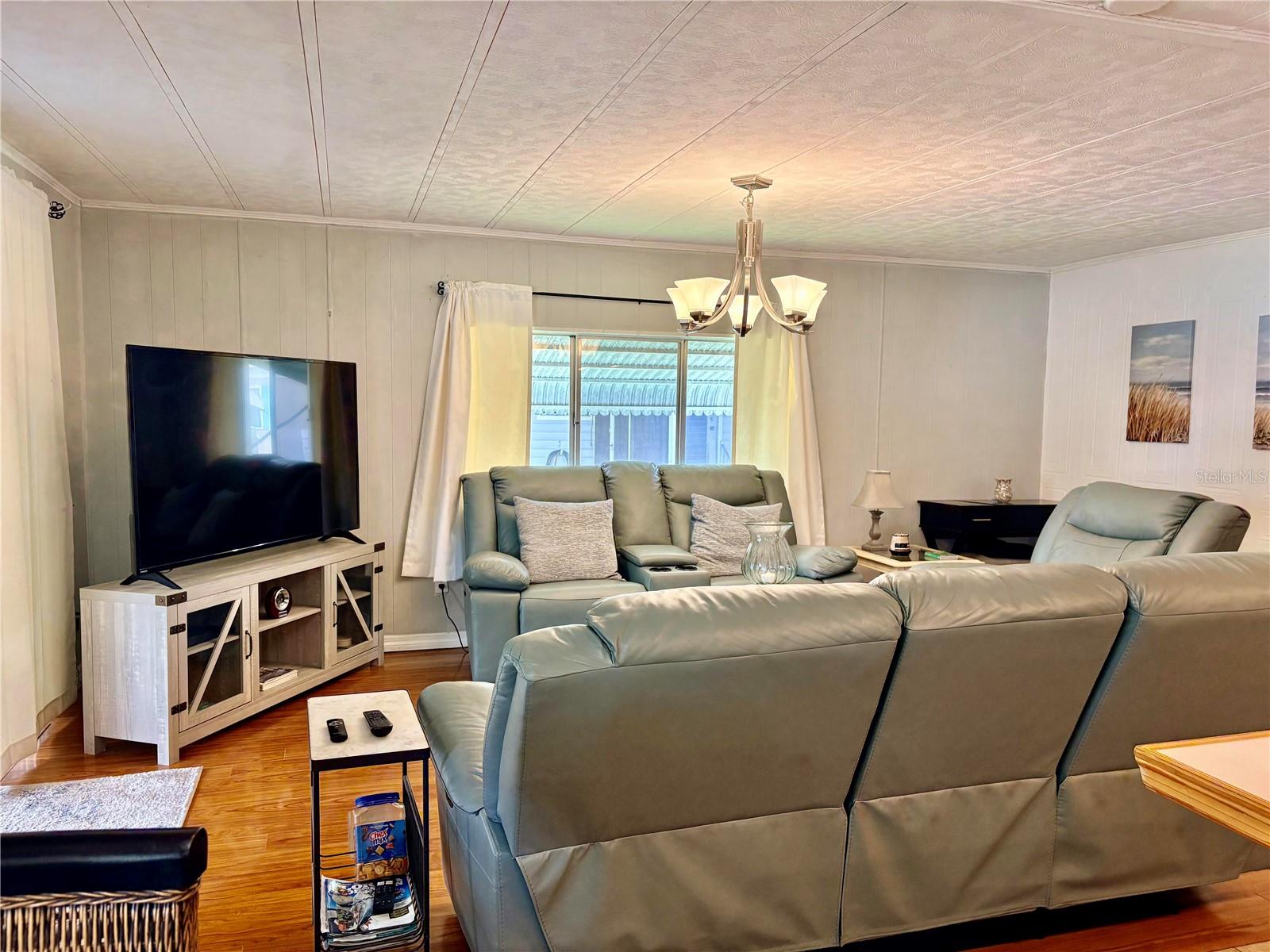 LAUREL ESTATES - Residential