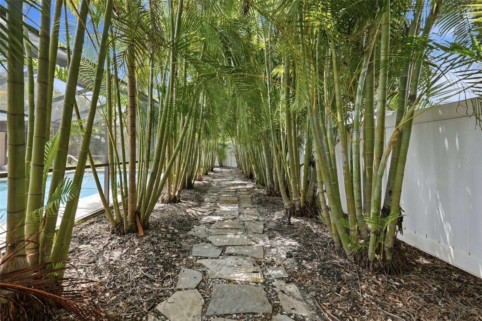BLUFFS FIRST ADD THE - Residential