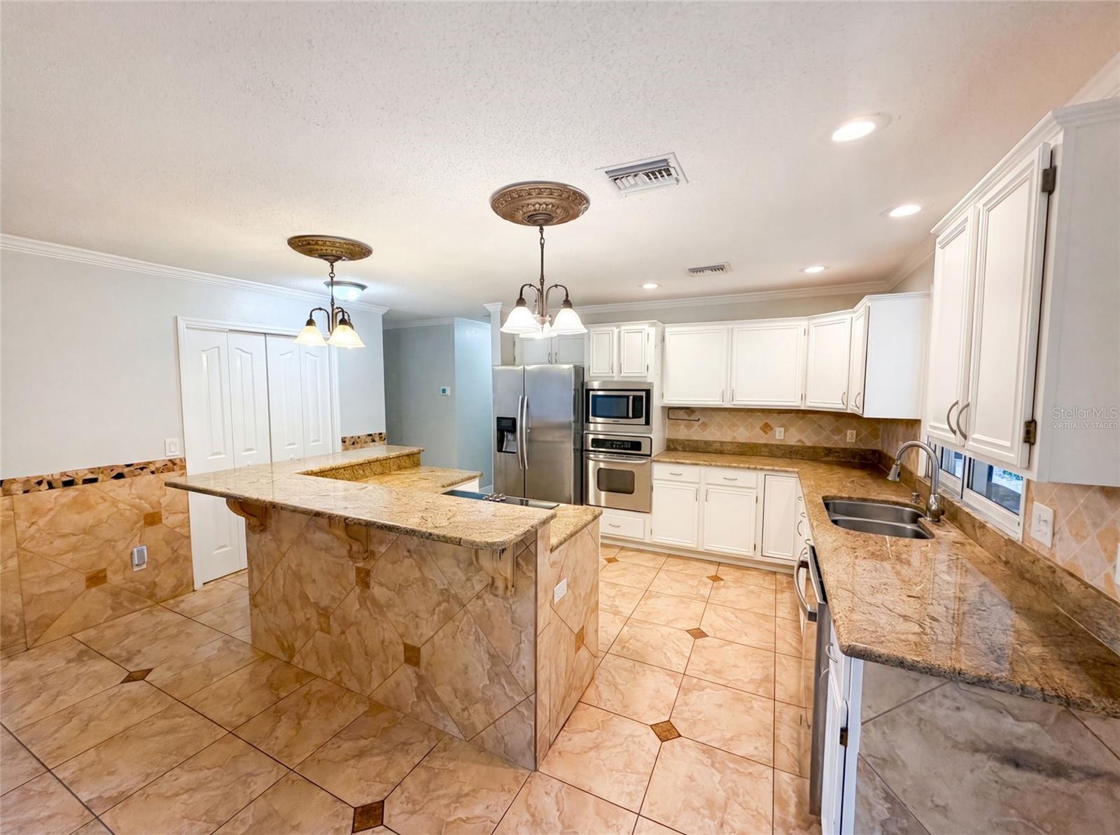 LAKE MARY WOODS - Residential