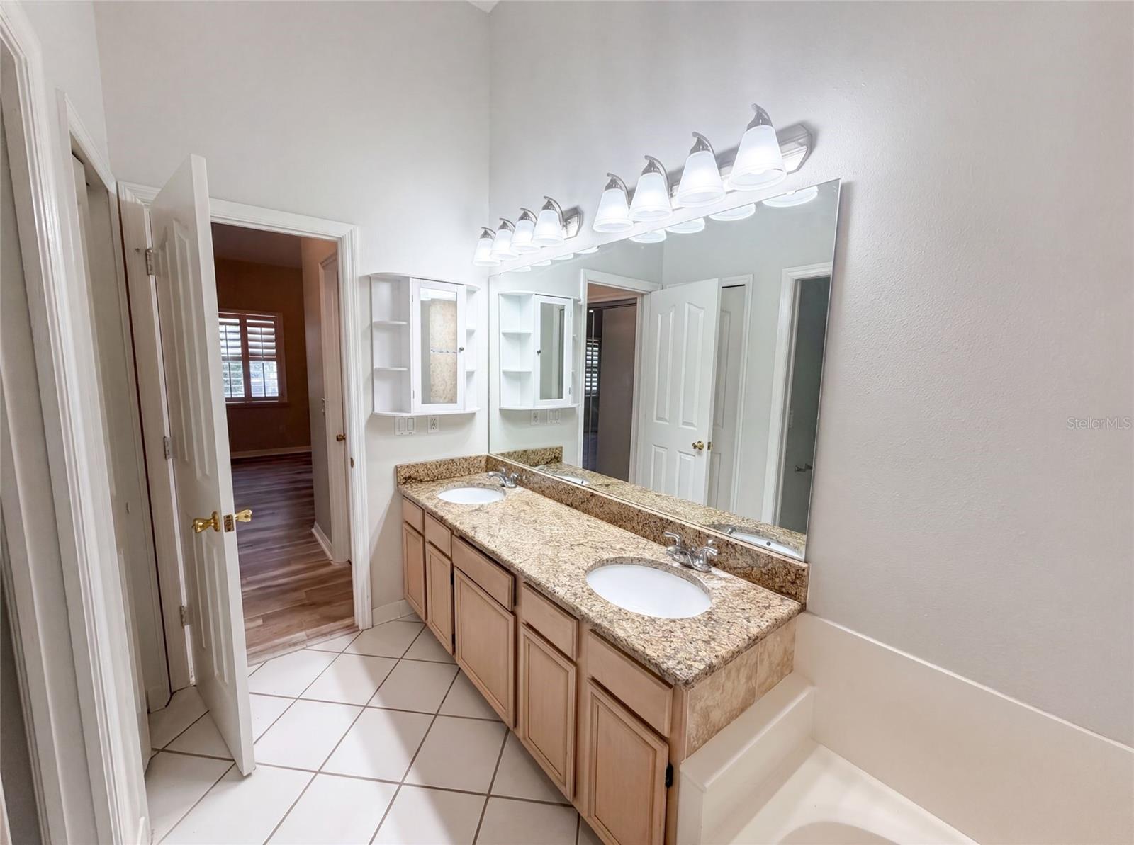 LAKE MARY WOODS - Residential