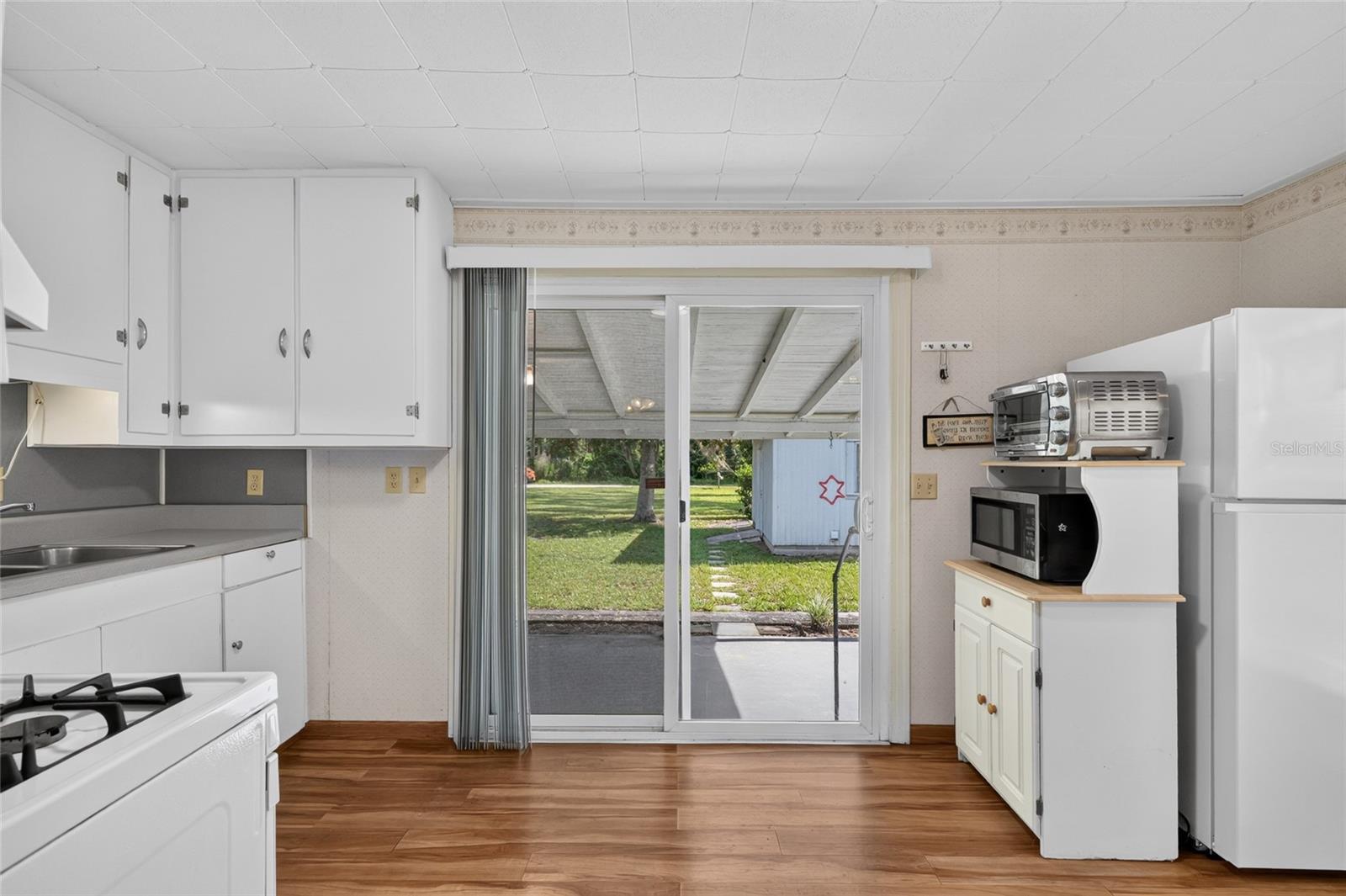 GRANDIN LAKE SHORES - Residential