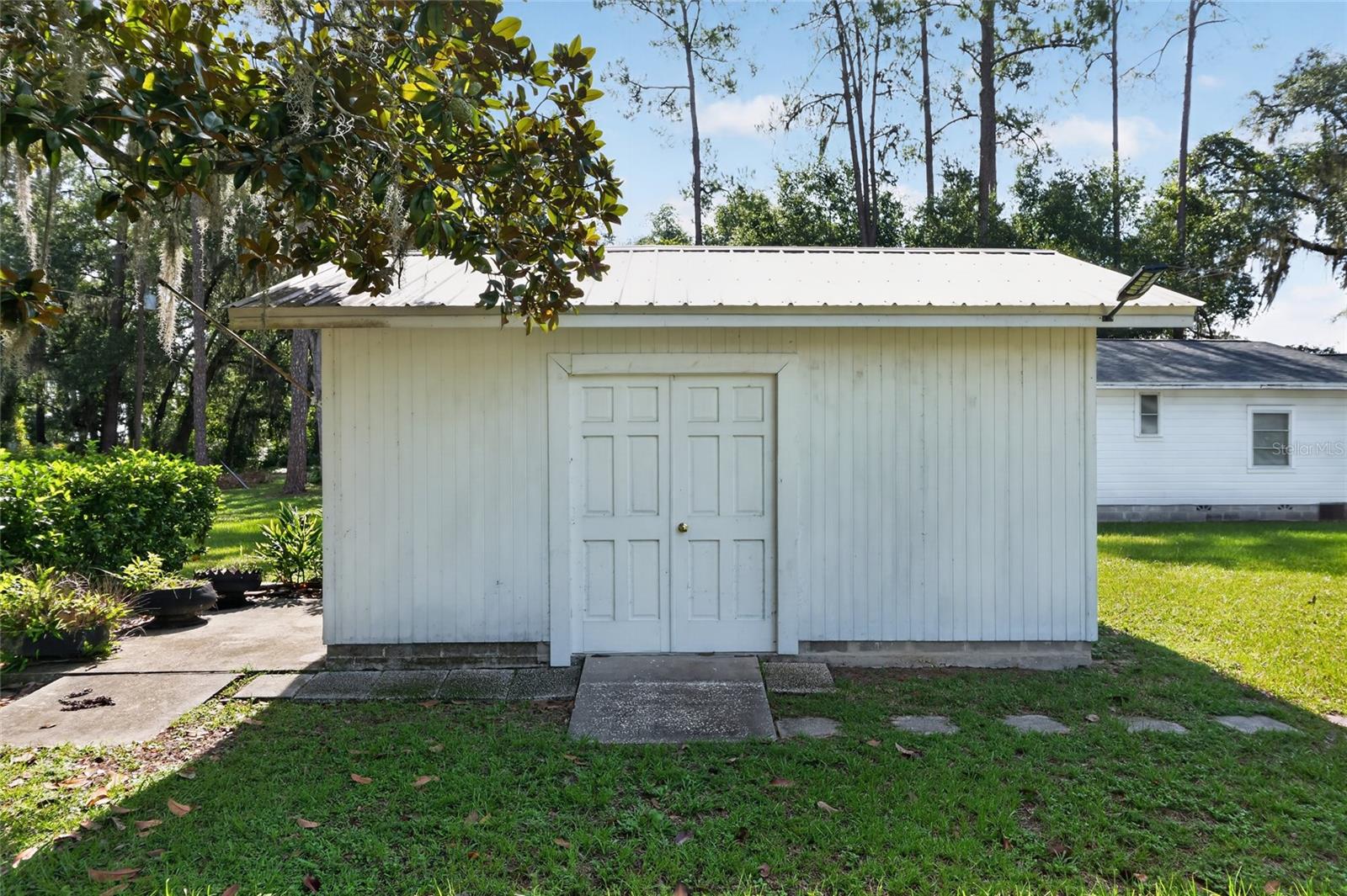 GRANDIN LAKE SHORES - Residential
