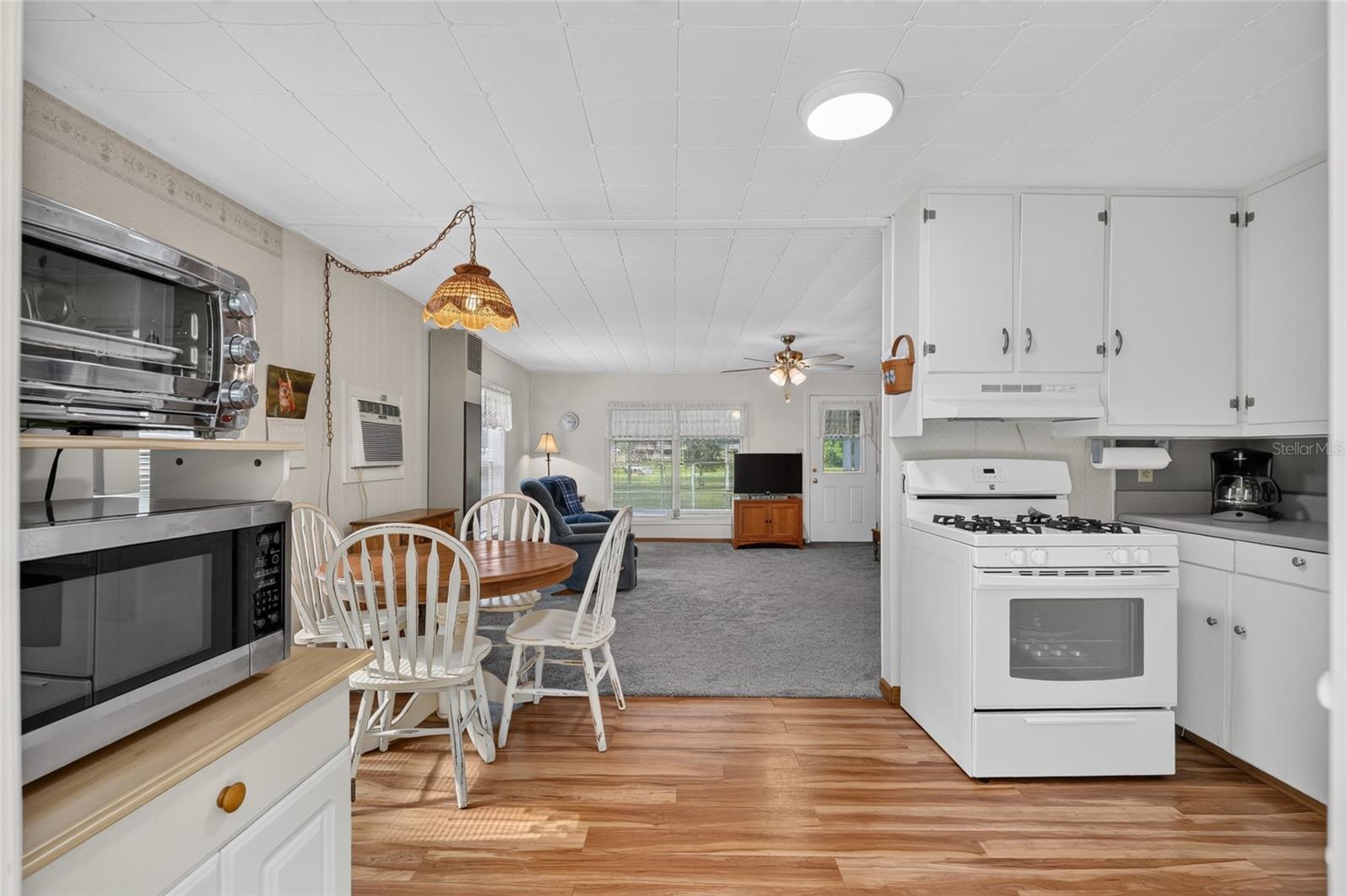 GRANDIN LAKE SHORES - Residential