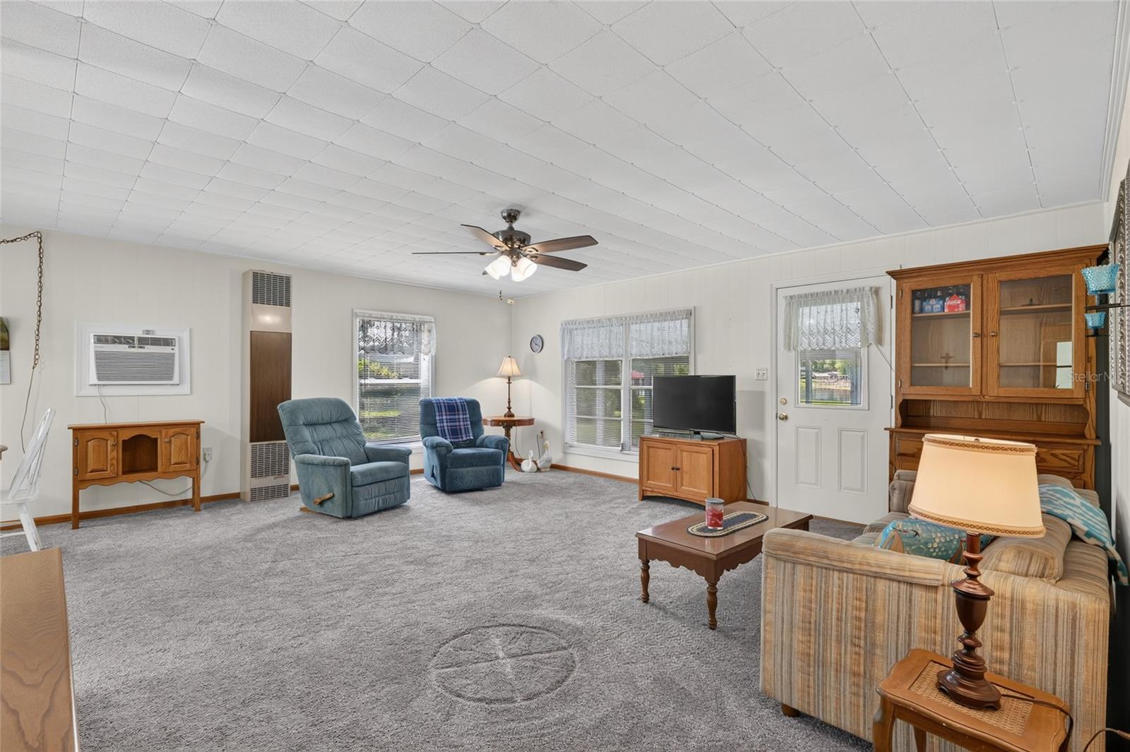 GRANDIN LAKE SHORES - Residential