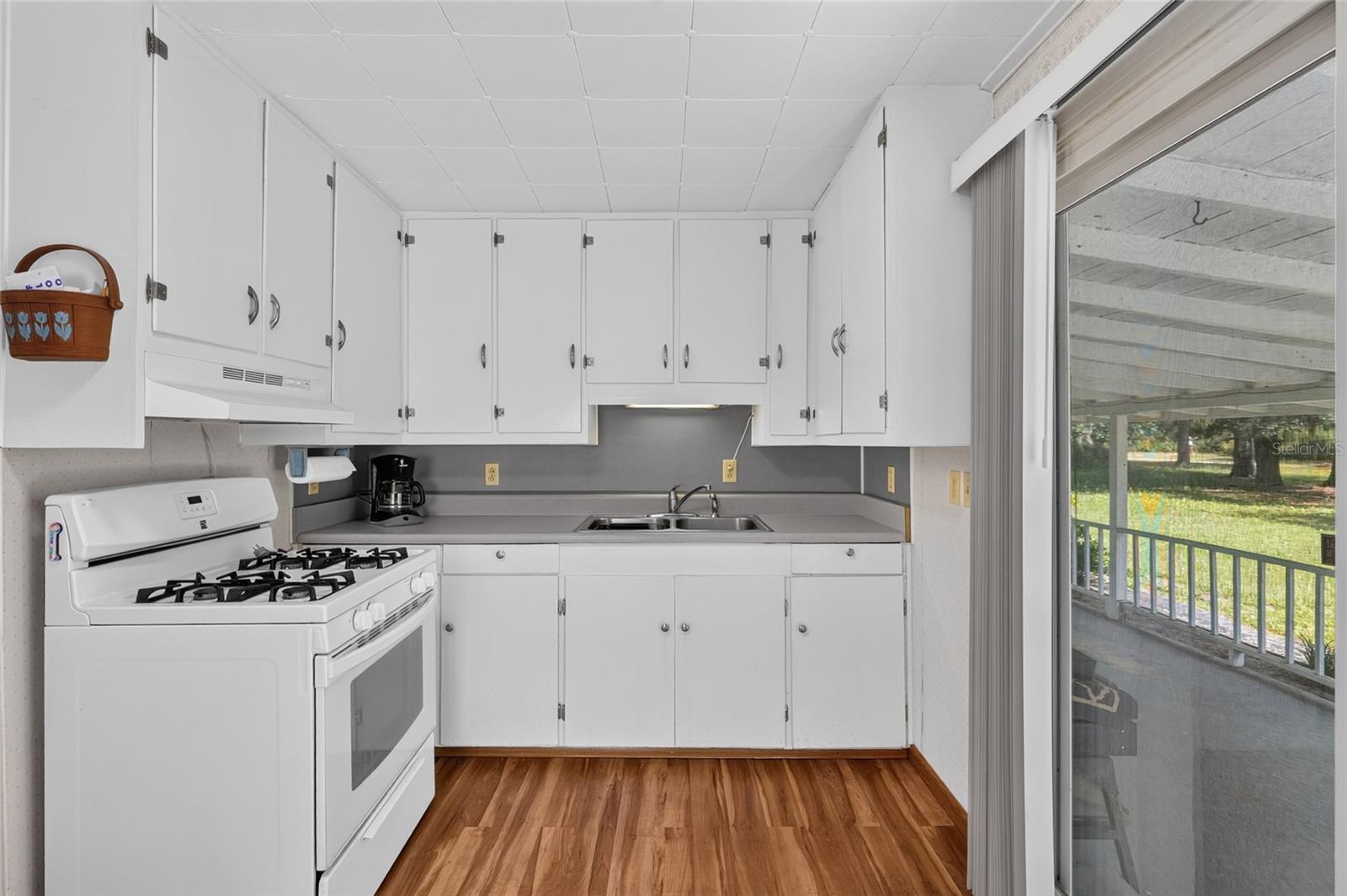 GRANDIN LAKE SHORES - Residential