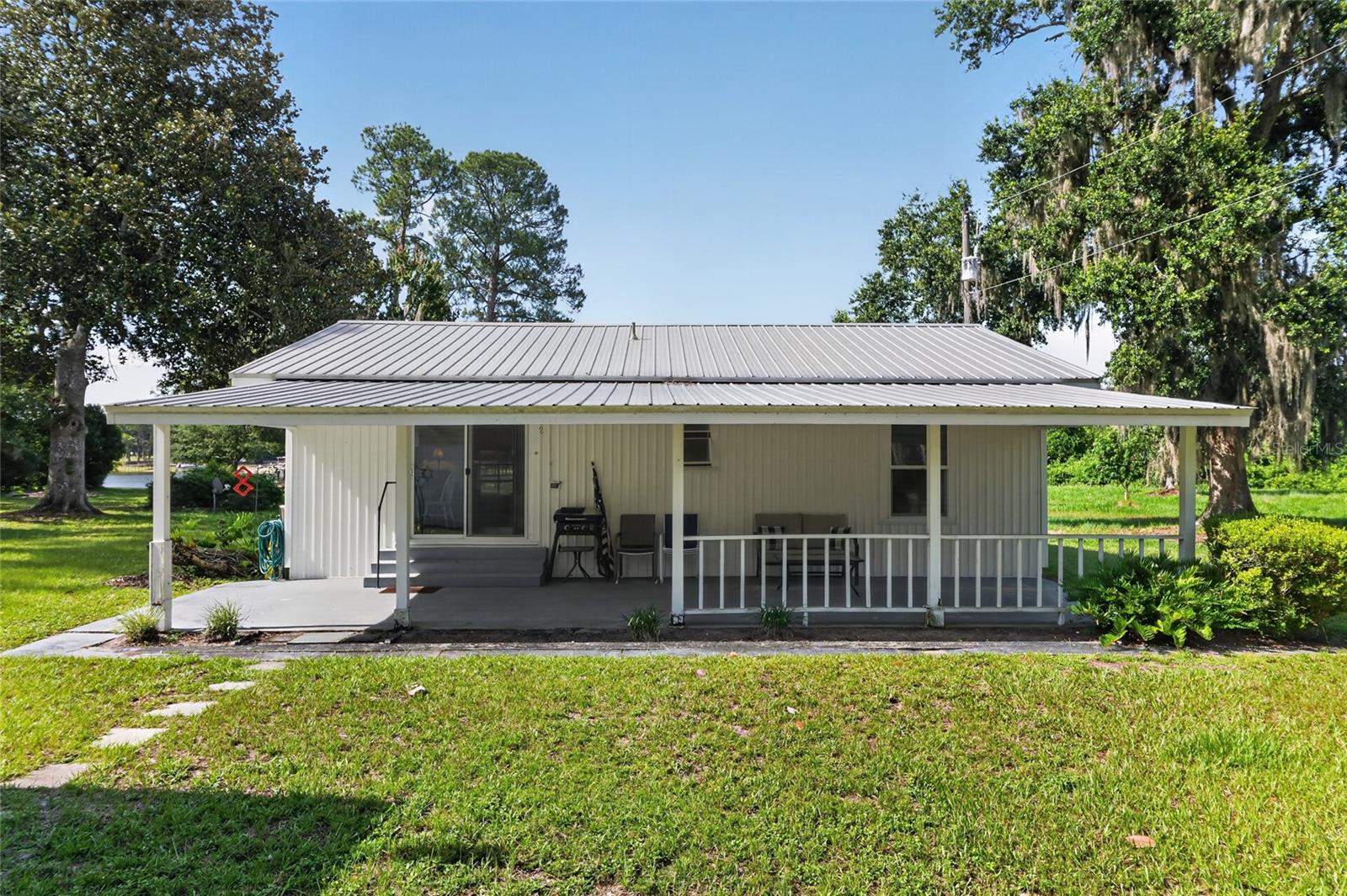 GRANDIN LAKE SHORES - Residential
