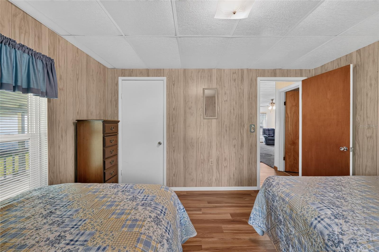 GRANDIN LAKE SHORES - Residential