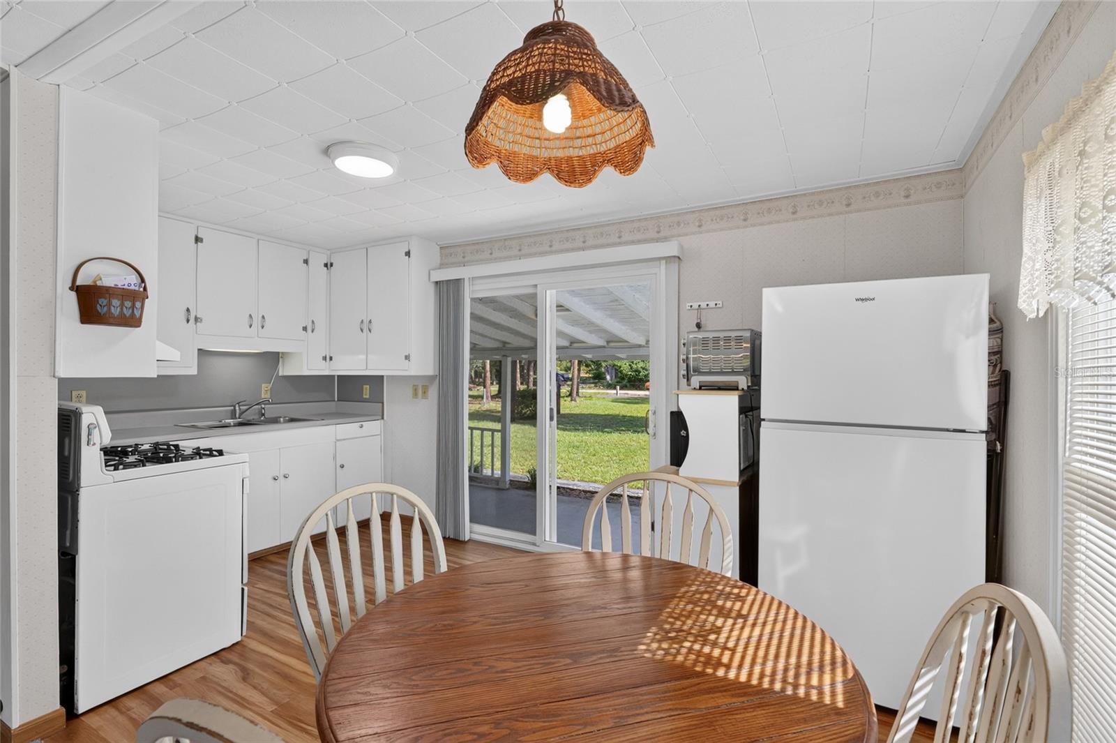 GRANDIN LAKE SHORES - Residential