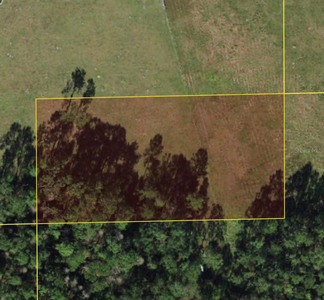 Vacant land opportunity in Polk County, Florida! This approximately 1.25-acre parcel is located in a growing area with increasing development activity and offers excellent long-term investment potential. Conveniently situated near Hwy 33, it provides proximity to major Central Florida growth corridors while maintaining a rural setting.
Please note that this is currently a landlocked parcel with no confirmed legal or physical access, and no survey is available. The seller has never physically visited the property and has limited knowledge of its specific conditions. Prospective buyers may view the general surrounding area from publicly accessible roads only and should not cross neighboring private properties.
The seller also owns an additional 12 nearby parcels (13 total available), presenting a unique opportunity for investors or buyers seeking multiple properties in the area. Contact the listing agent for additional parcel information, Property IDs (PIDs), and package opportunities.
Buyer is solely responsible for independently verifying access, easements, zoning, utility availability, wetlands, environmental conditions, boundaries, and buildability, and for performing all due diligence regarding the property's suitability for any intended use.