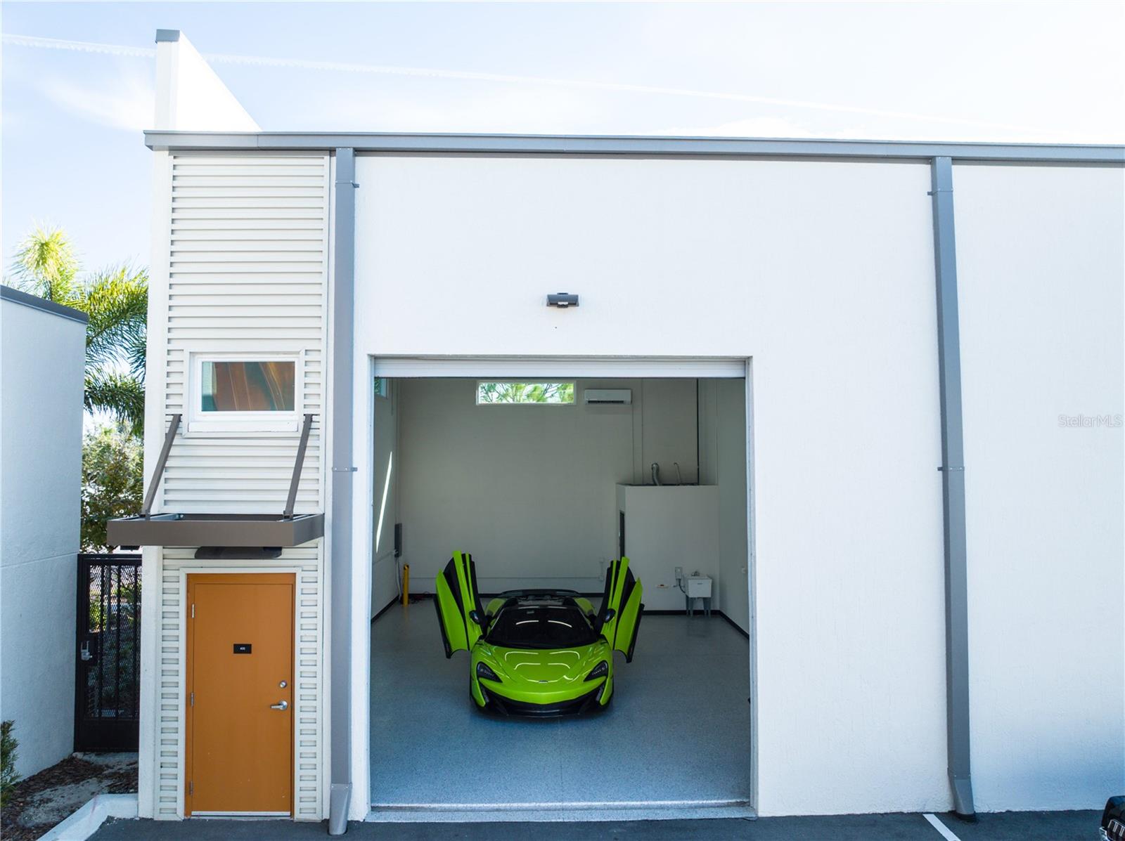 MOTOCAVE A NON-RESIDENTIAL CONDO - Commercial Sale