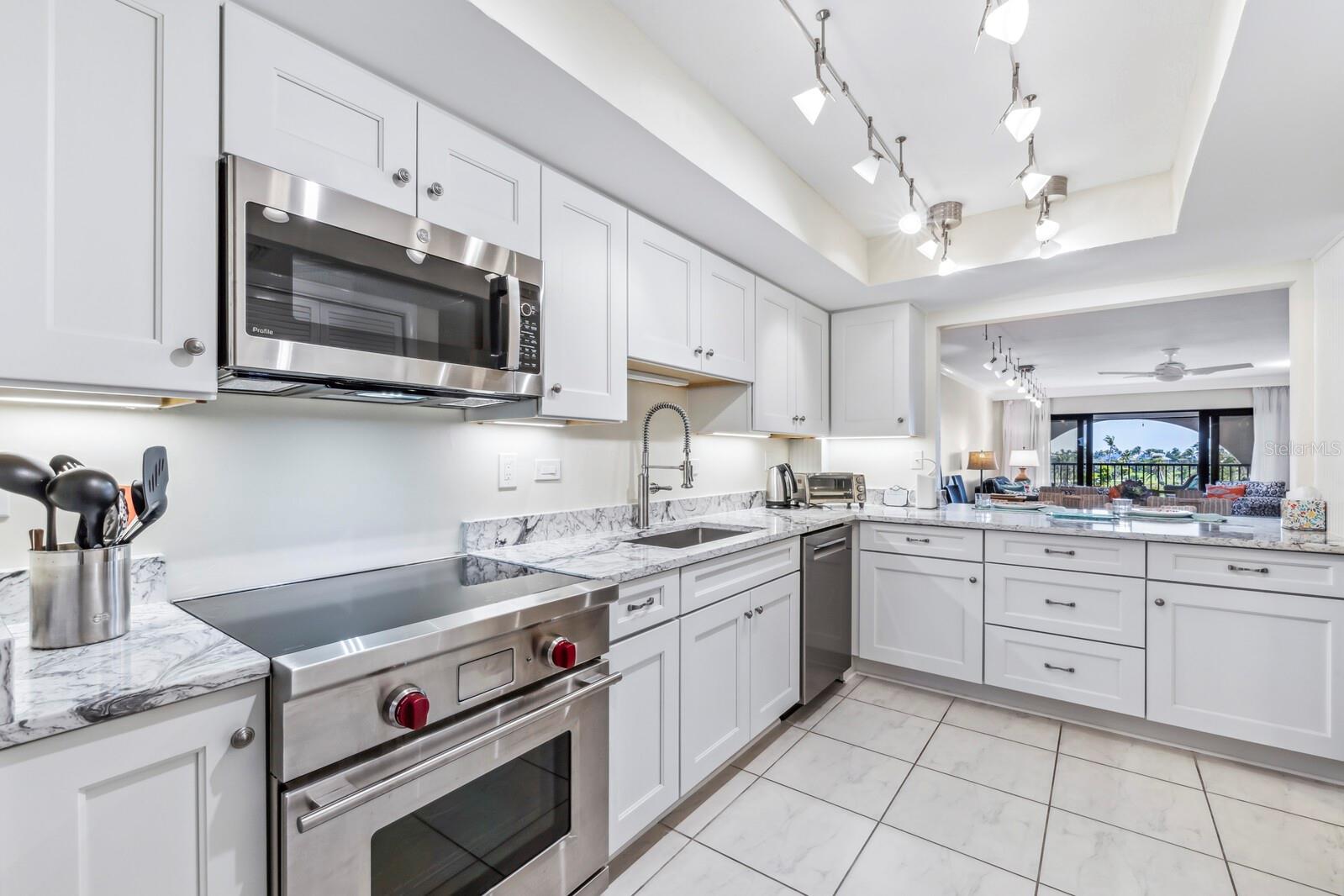 SILVER KING CONDO PH 1 - Residential