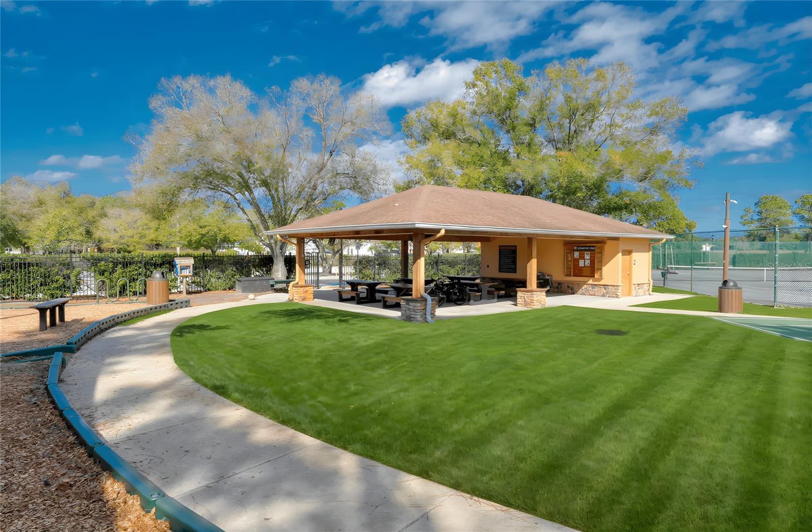 NINE EAGLES UNIT ONE SEC I - Residential