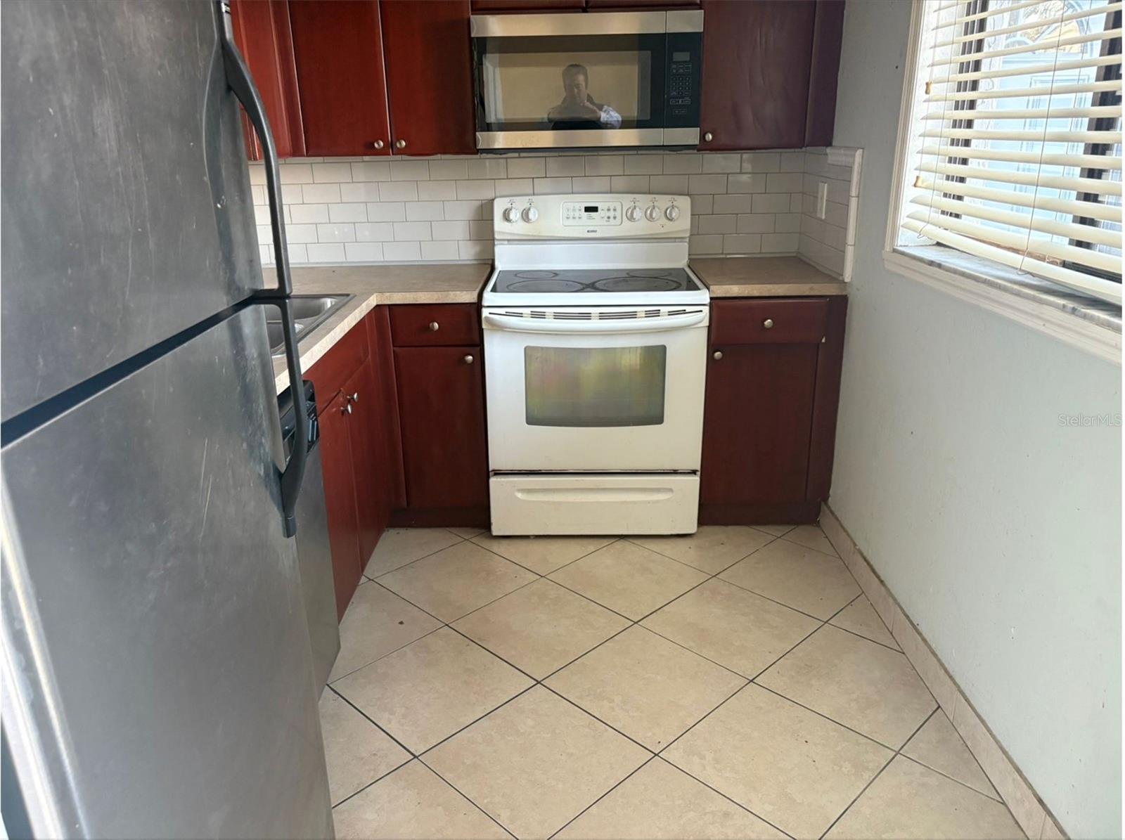 GARDEN WALK CONDO PH 2 - Residential