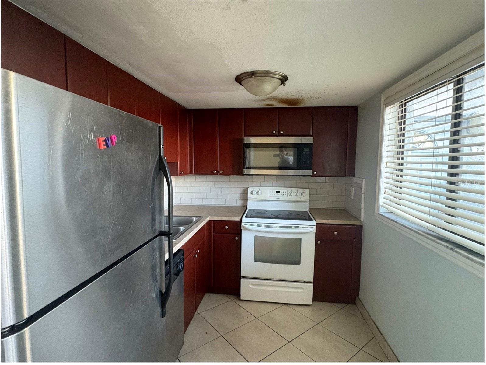 GARDEN WALK CONDO PH 2 - Residential
