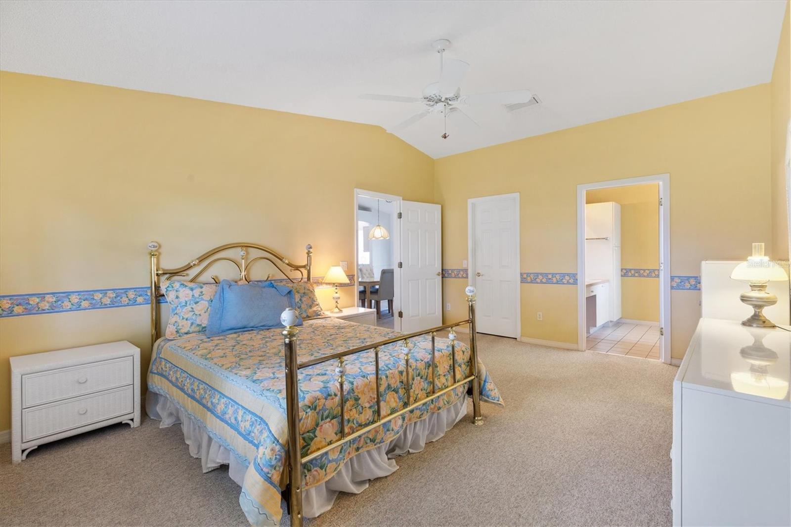 LADY LAKE ORANGE BLOSSOM GARDENS UNIT 17A - Residential