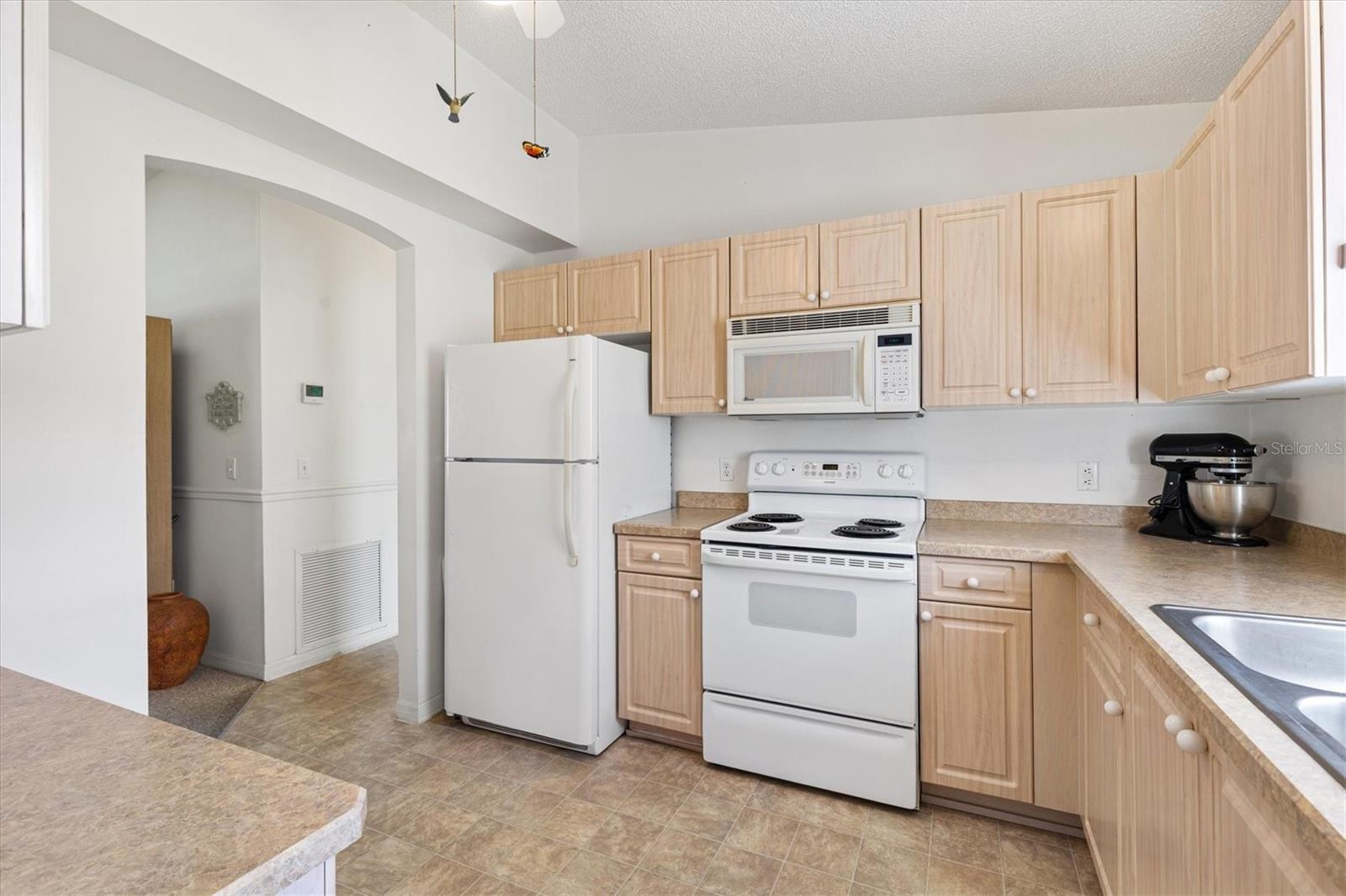 LADY LAKE ORANGE BLOSSOM GARDENS UNIT 17A - Residential