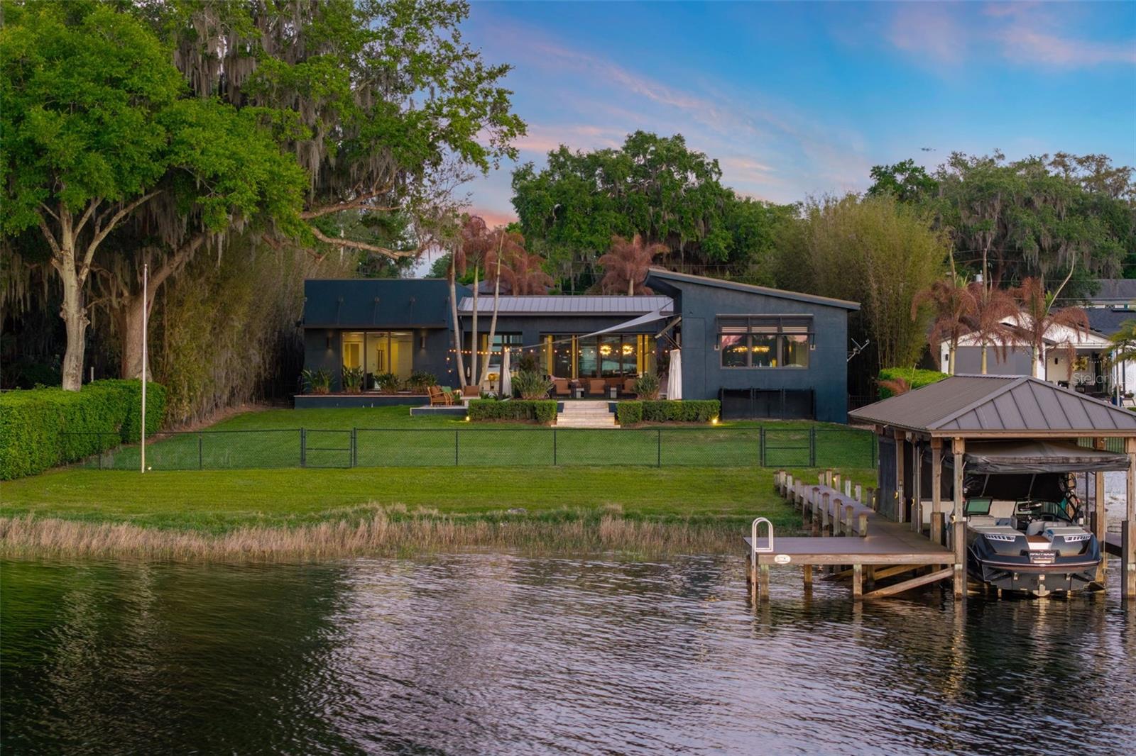PLEASURE ISLAND - Residential