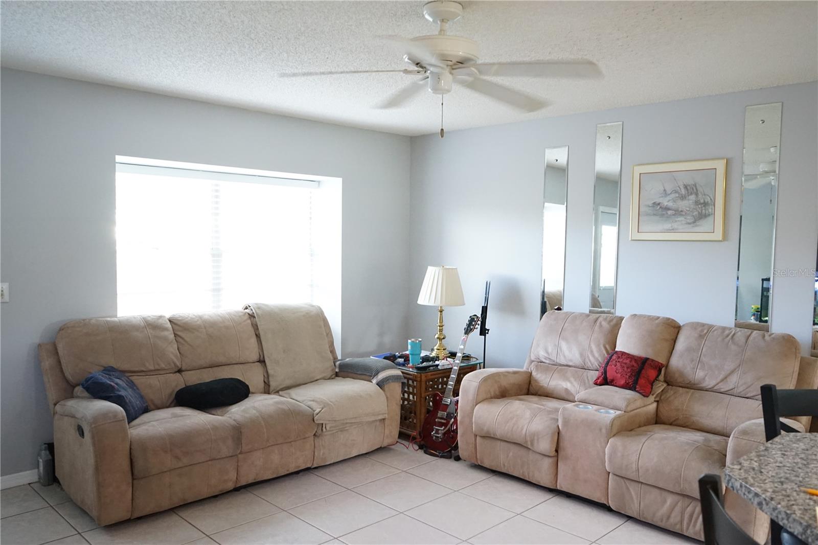 THE KNOLLS, KNOLLS - Residential