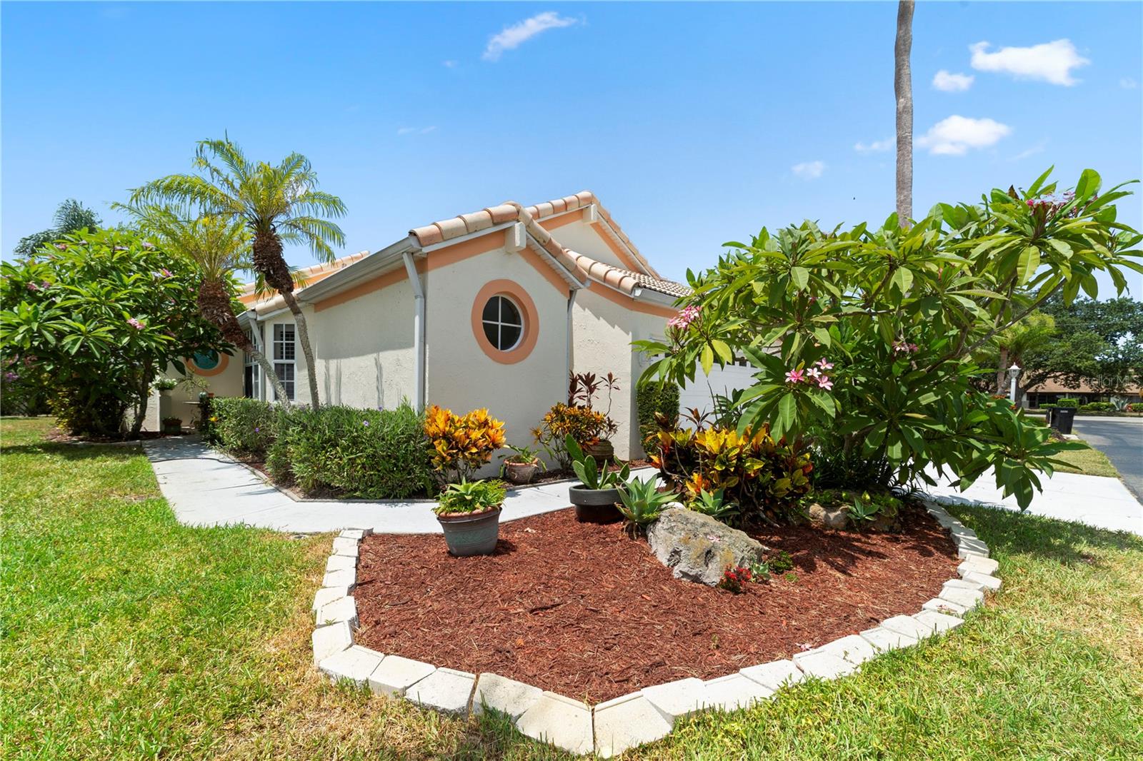 PALM VILLAS - Residential Lease