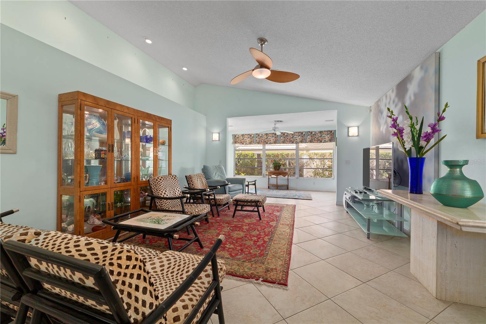 PALM VILLAS - Residential Lease