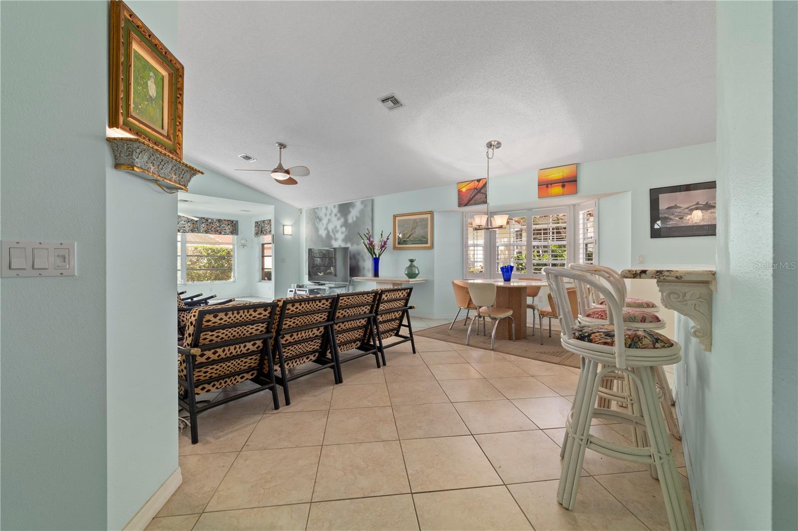 PALM VILLAS - Residential Lease
