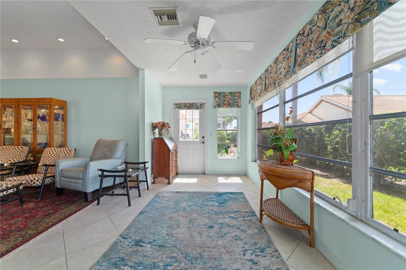 PALM VILLAS - Residential Lease
