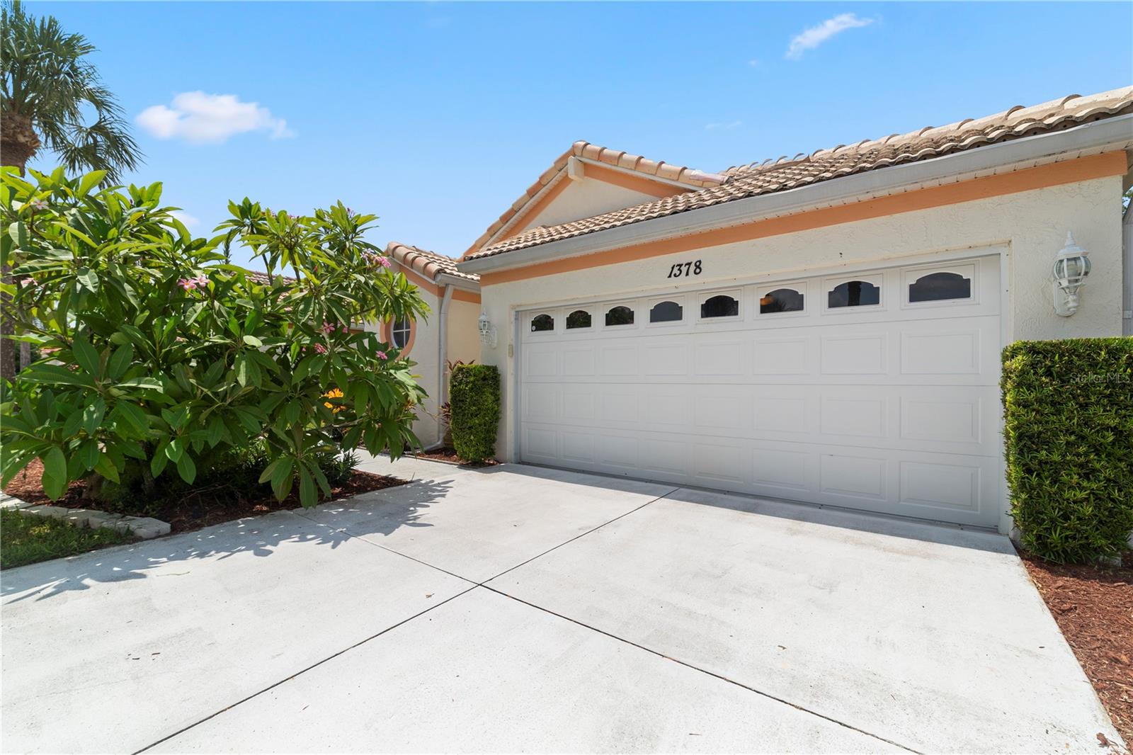 PALM VILLAS - Residential Lease