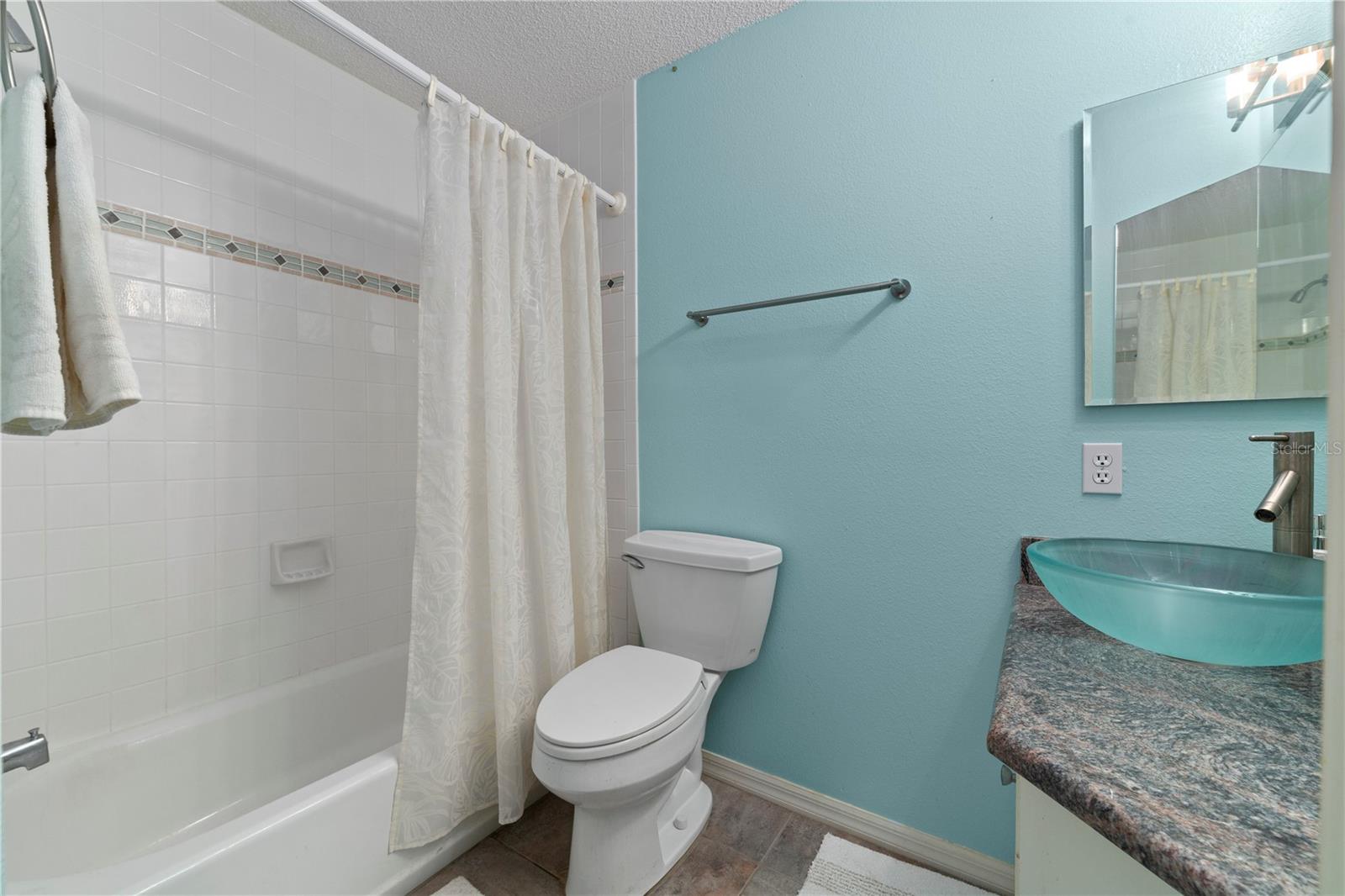 PALM VILLAS - Residential Lease