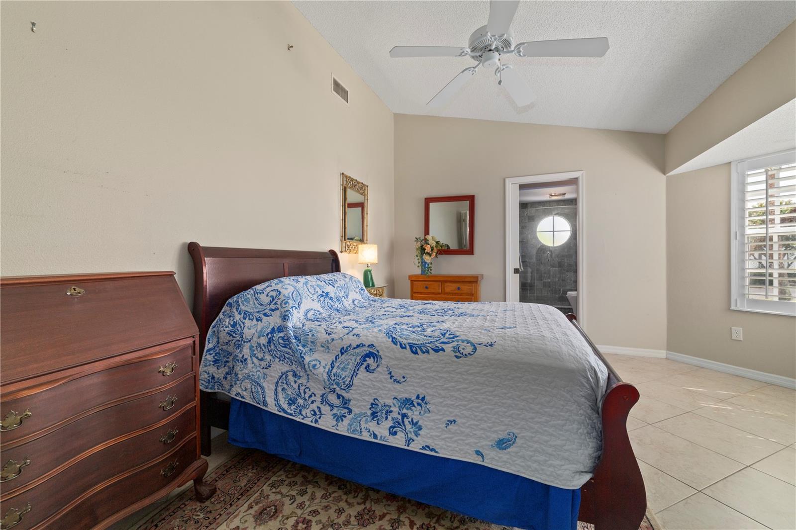 PALM VILLAS - Residential Lease