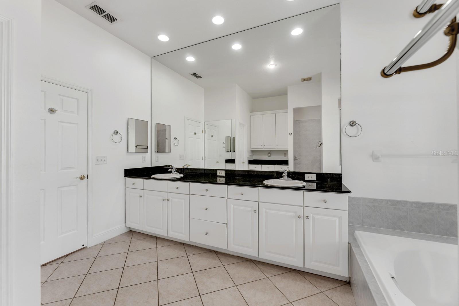 FISH HAWK TRAILS UNIT 3 - Residential Lease