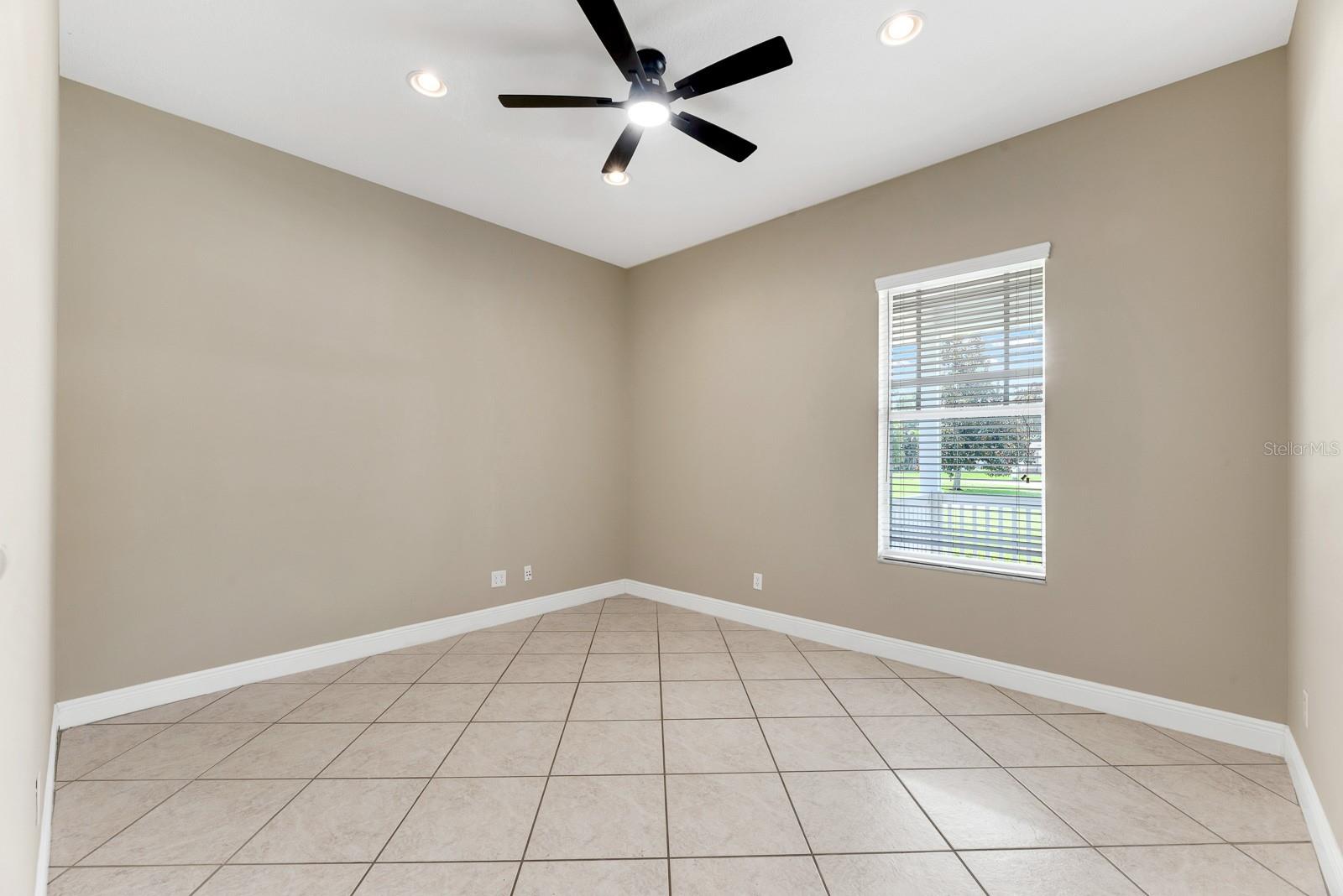 FISH HAWK TRAILS UNIT 3 - Residential Lease
