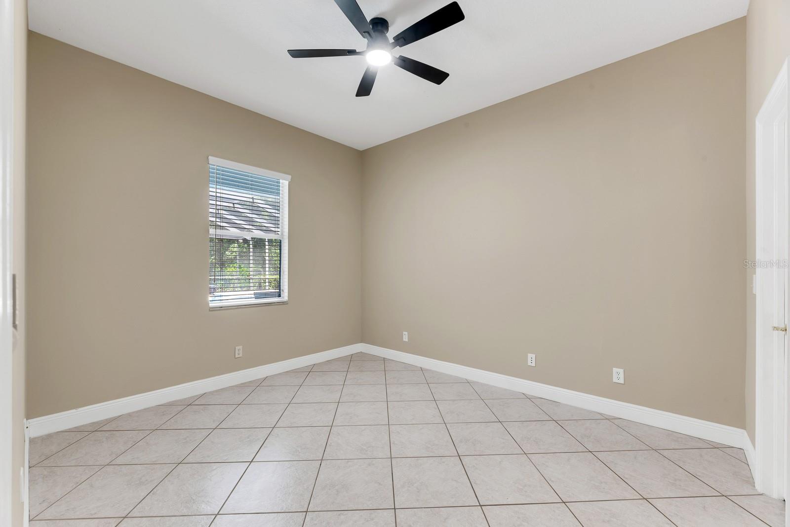 FISH HAWK TRAILS UNIT 3 - Residential Lease