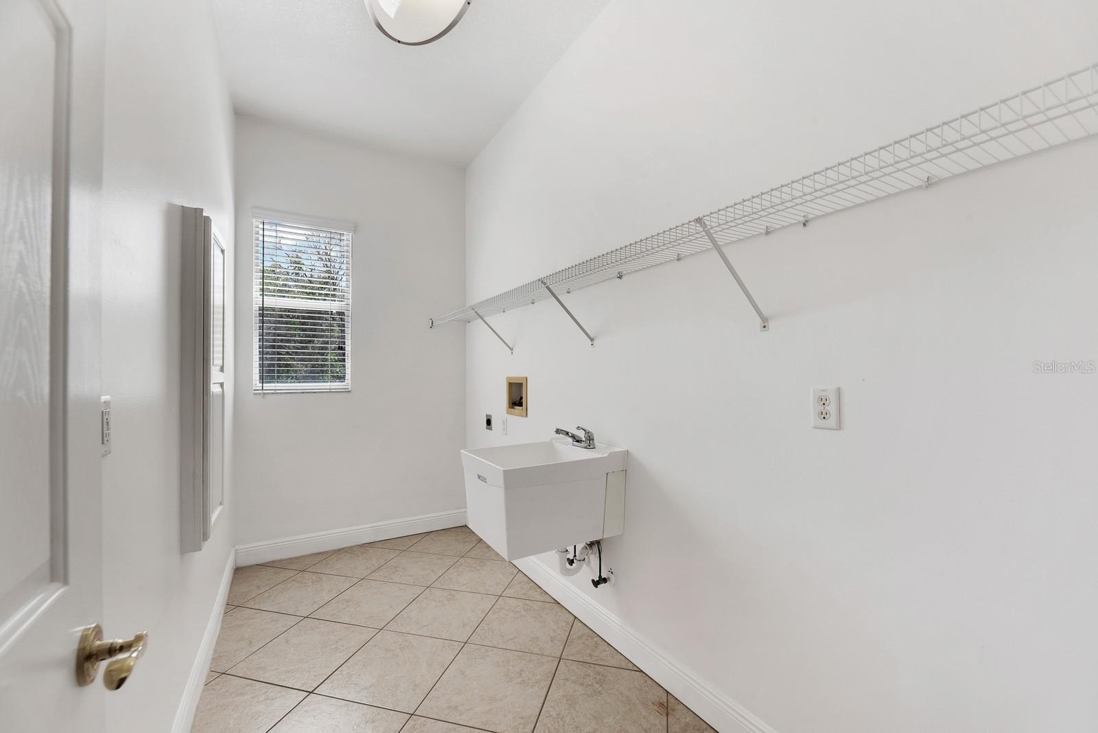 FISH HAWK TRAILS UNIT 3 - Residential Lease