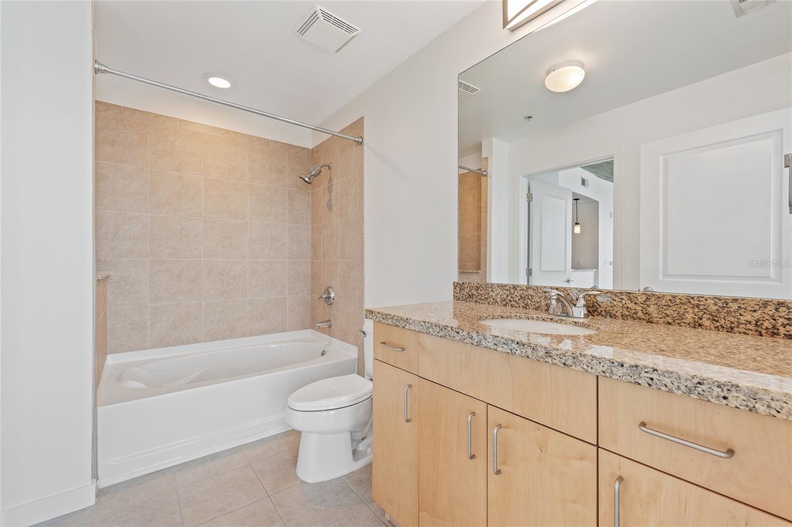 SOLAIRE/PLAZA CONDO - Residential Lease