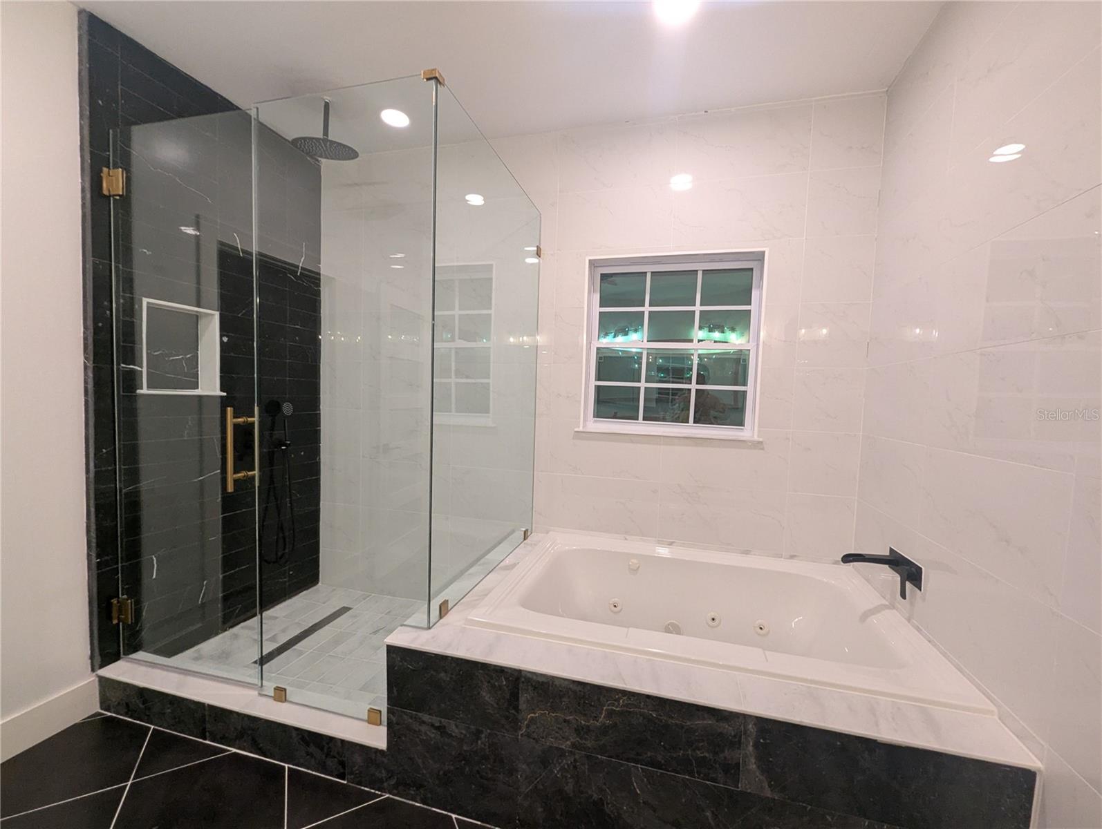 JAMAJO - Residential Lease
