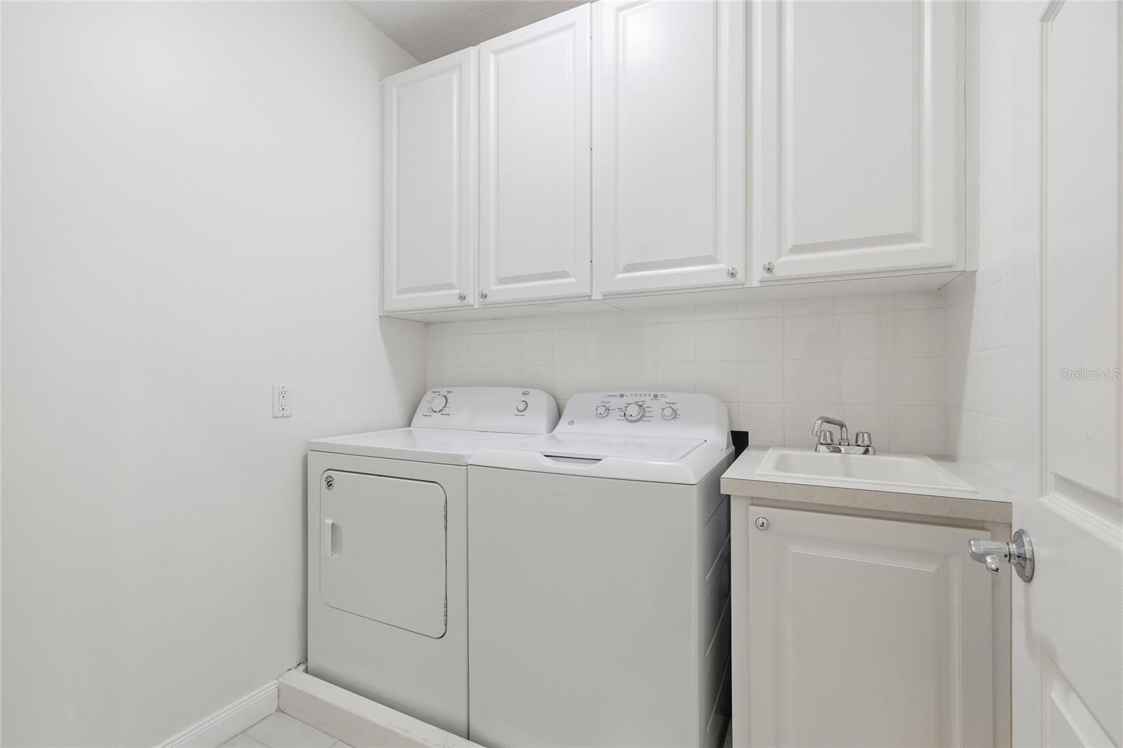 VILLAGEWALK - Residential