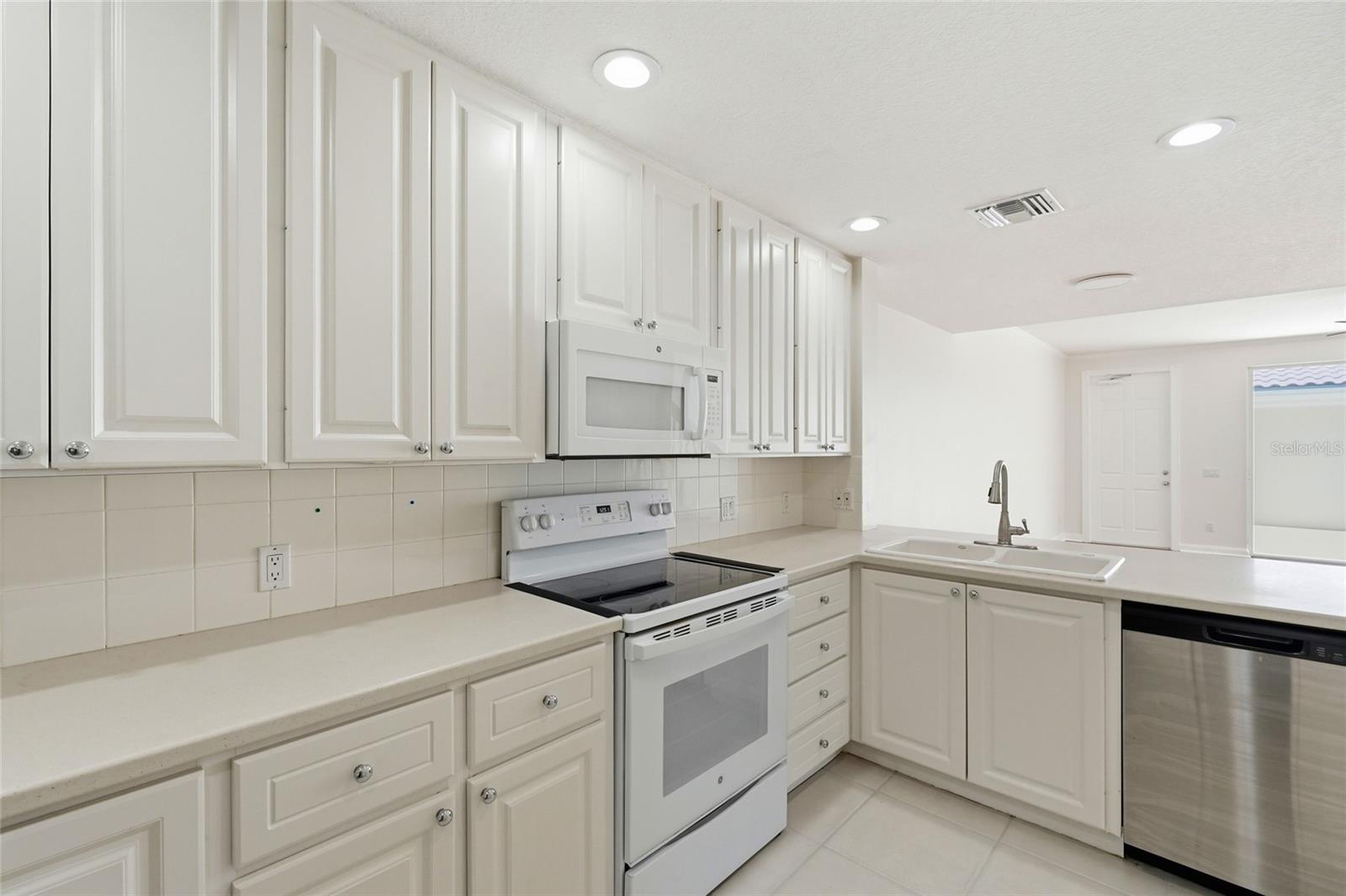 VILLAGEWALK - Residential