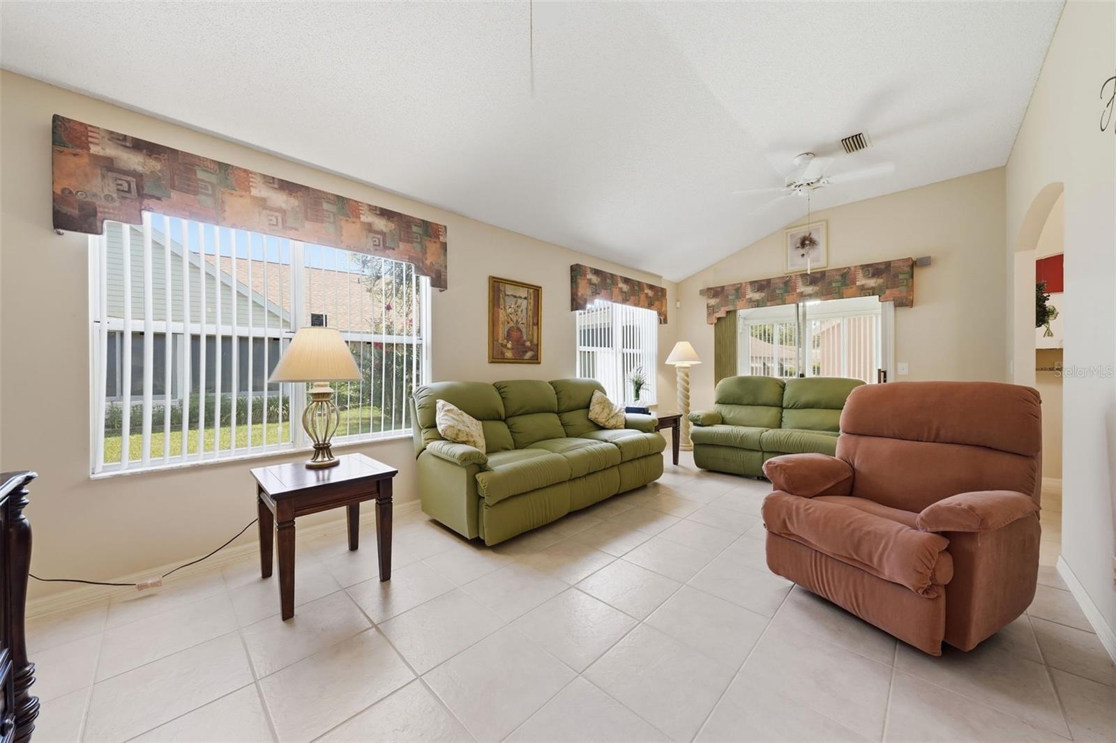 LADY LAKE ORANGE BLOSSOM GARDENS UNIT 17B - Residential