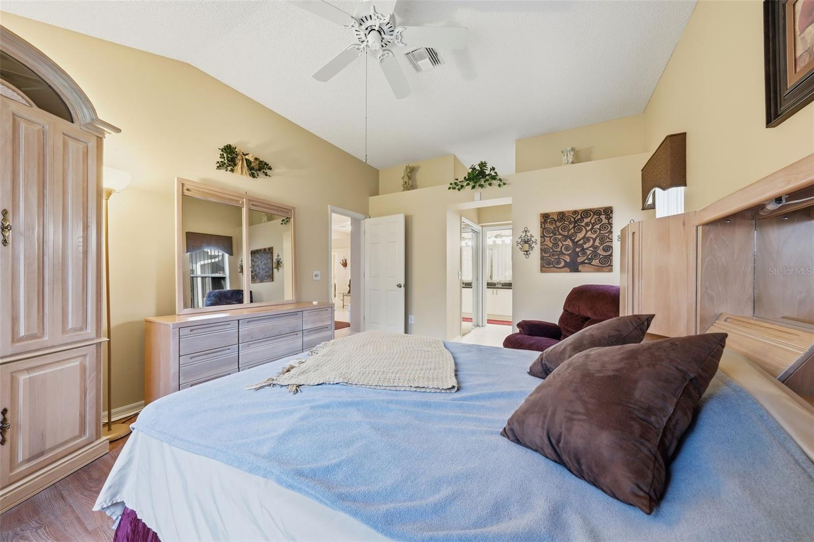 LADY LAKE ORANGE BLOSSOM GARDENS UNIT 17B - Residential