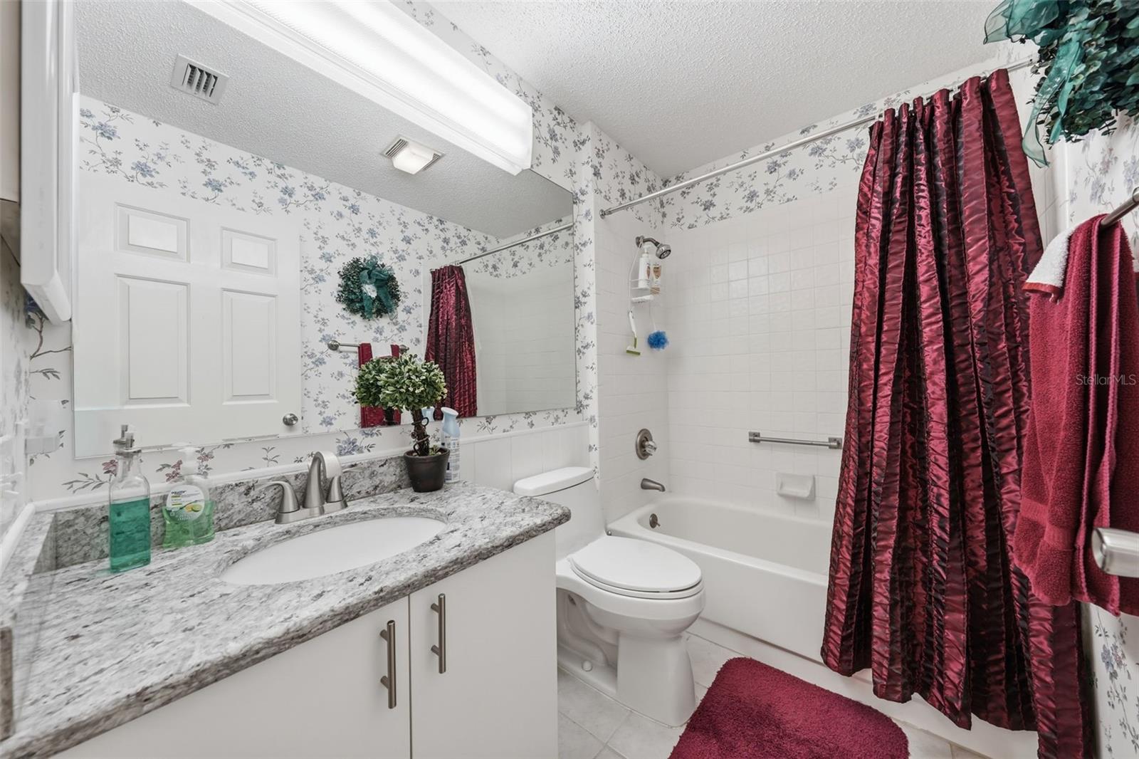 LADY LAKE ORANGE BLOSSOM GARDENS UNIT 17B - Residential