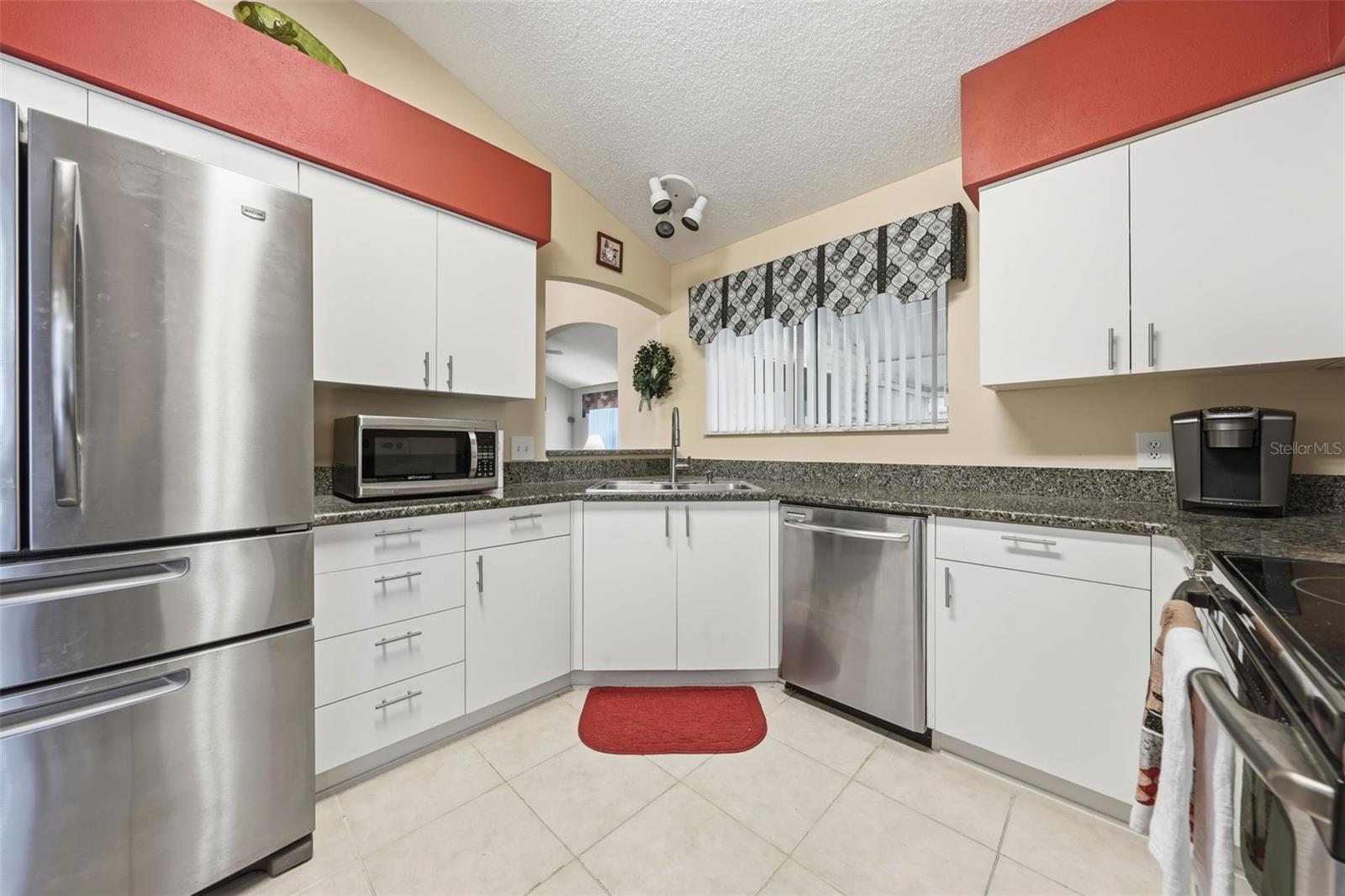 LADY LAKE ORANGE BLOSSOM GARDENS UNIT 17B - Residential