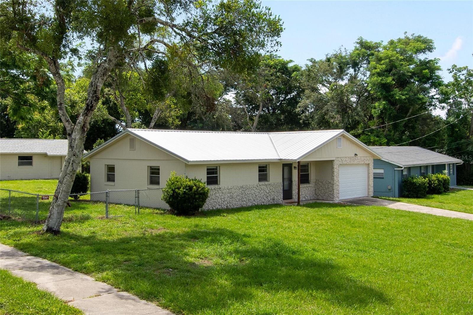 PLANTATION ESTATES UNIT 12 - Residential Lease