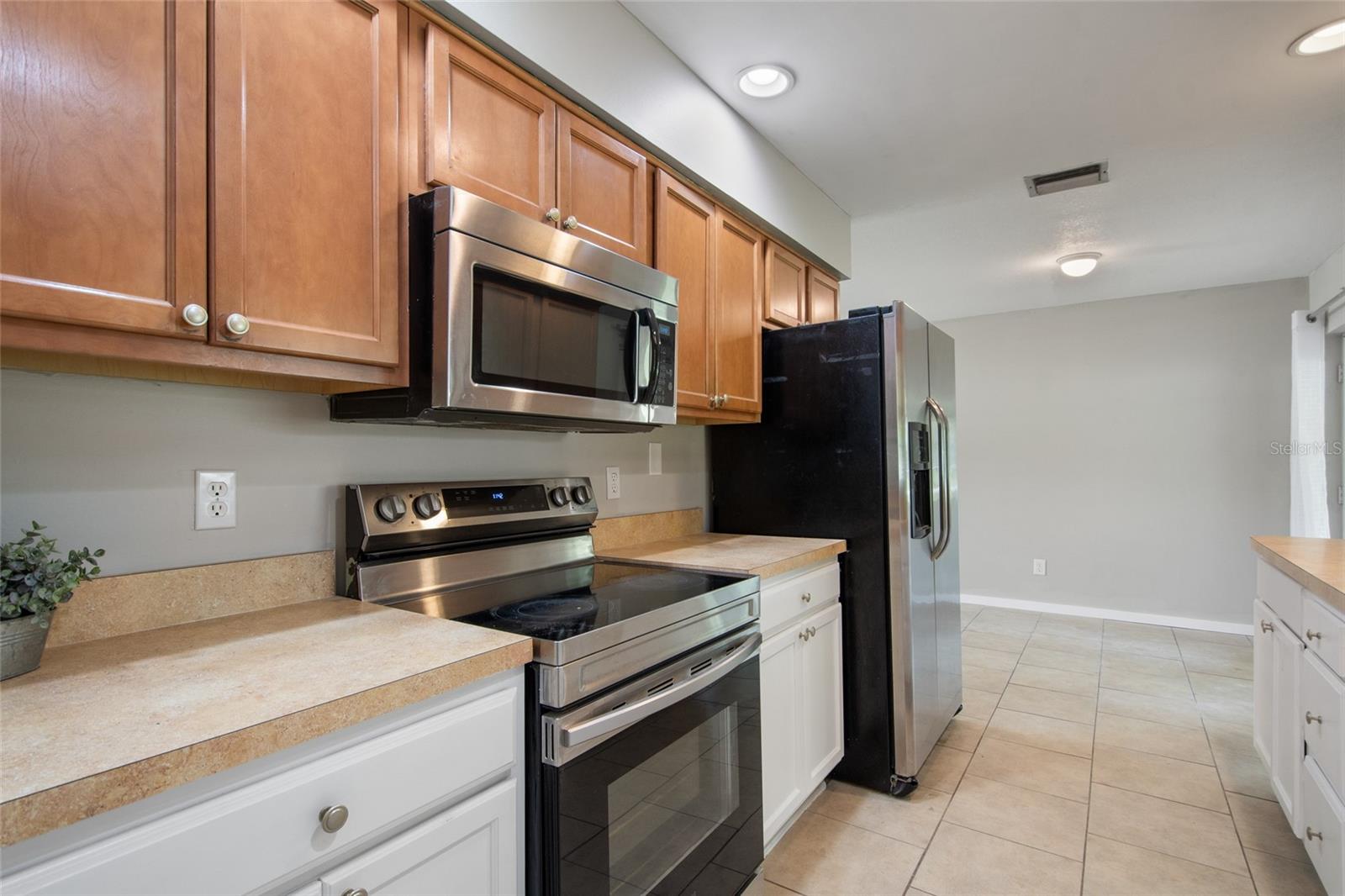 PLANTATION ESTATES UNIT 12 - Residential Lease