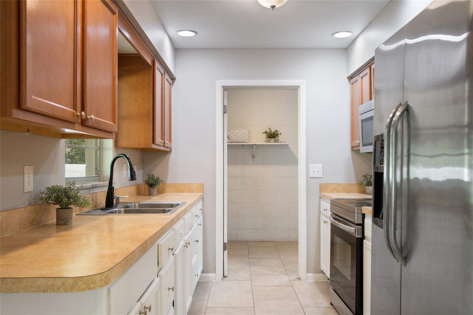 PLANTATION ESTATES UNIT 12 - Residential Lease