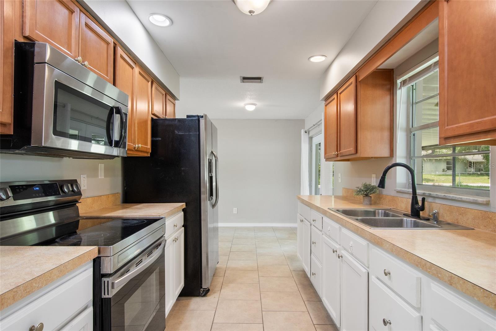 PLANTATION ESTATES UNIT 12 - Residential Lease