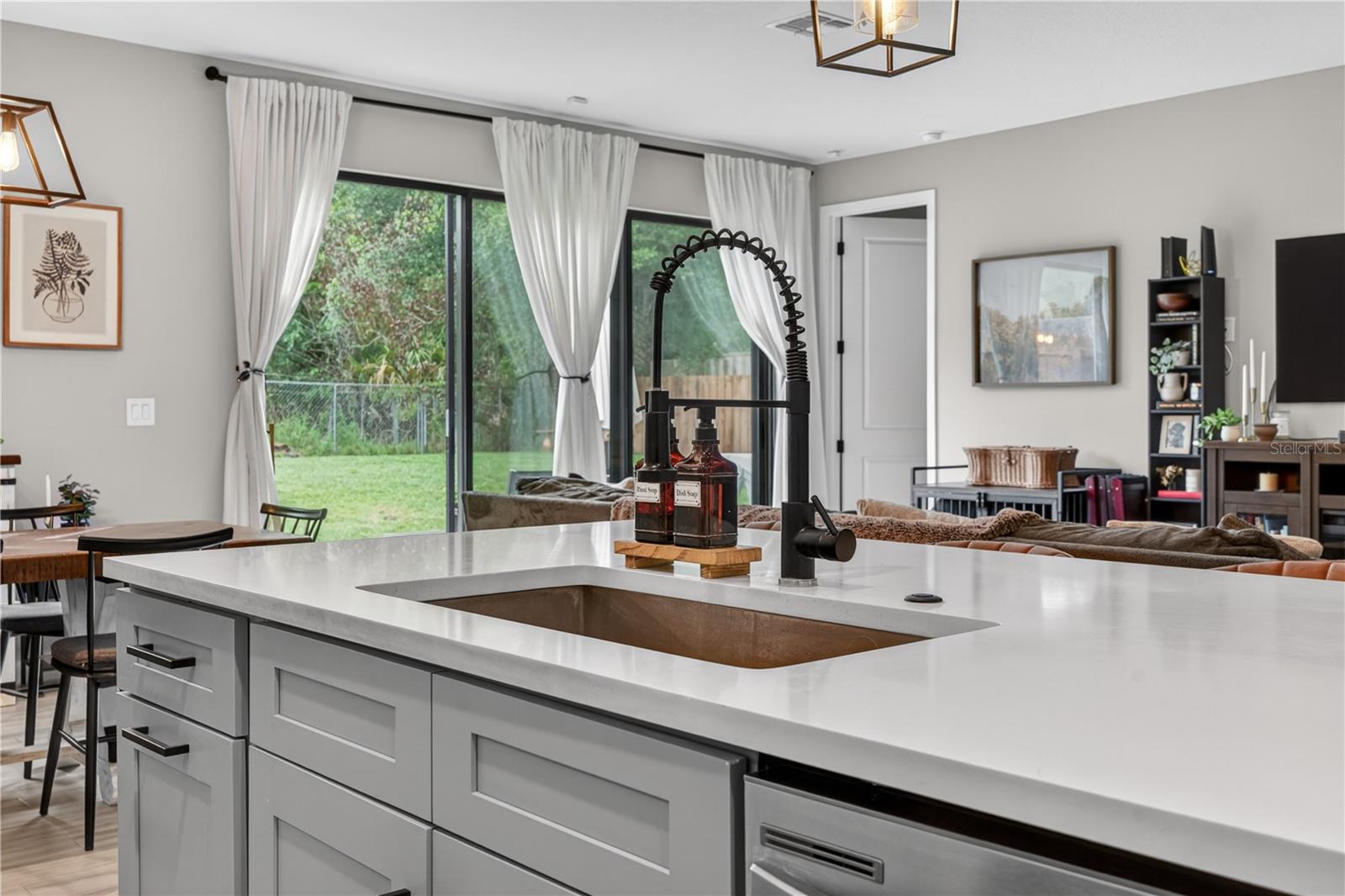 PALM LAKES ESTATES - Residential