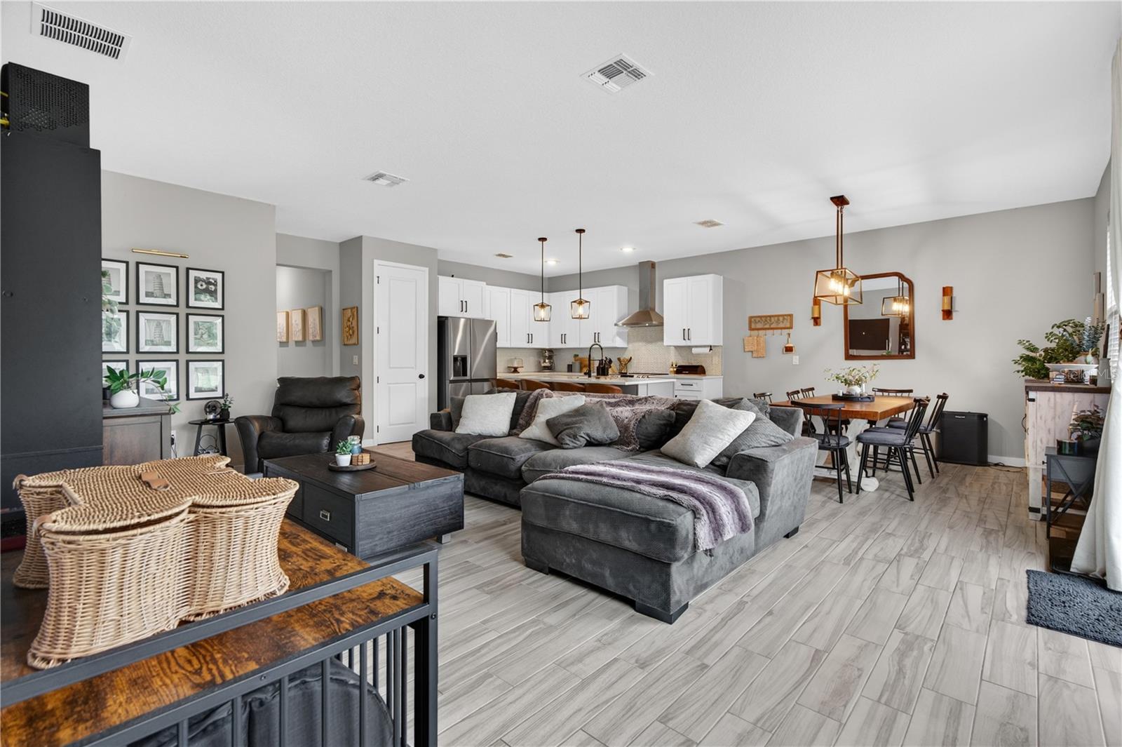 PALM LAKES ESTATES - Residential