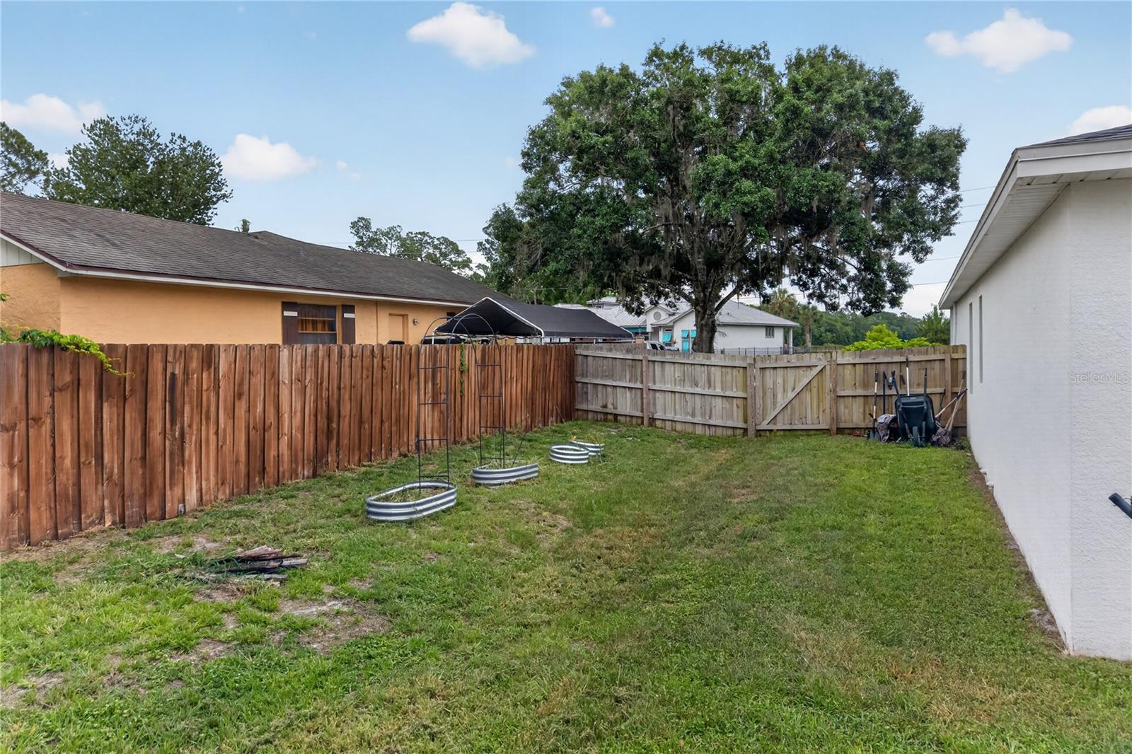 PALM LAKES ESTATES - Residential