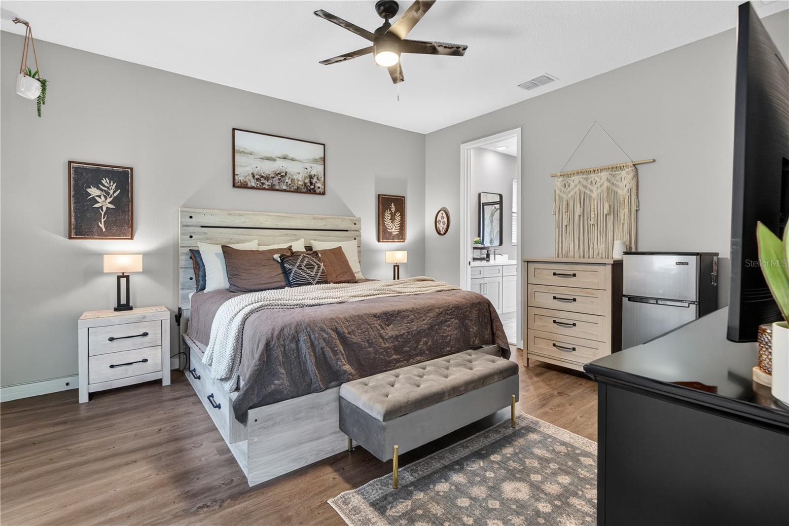 PALM LAKES ESTATES - Residential